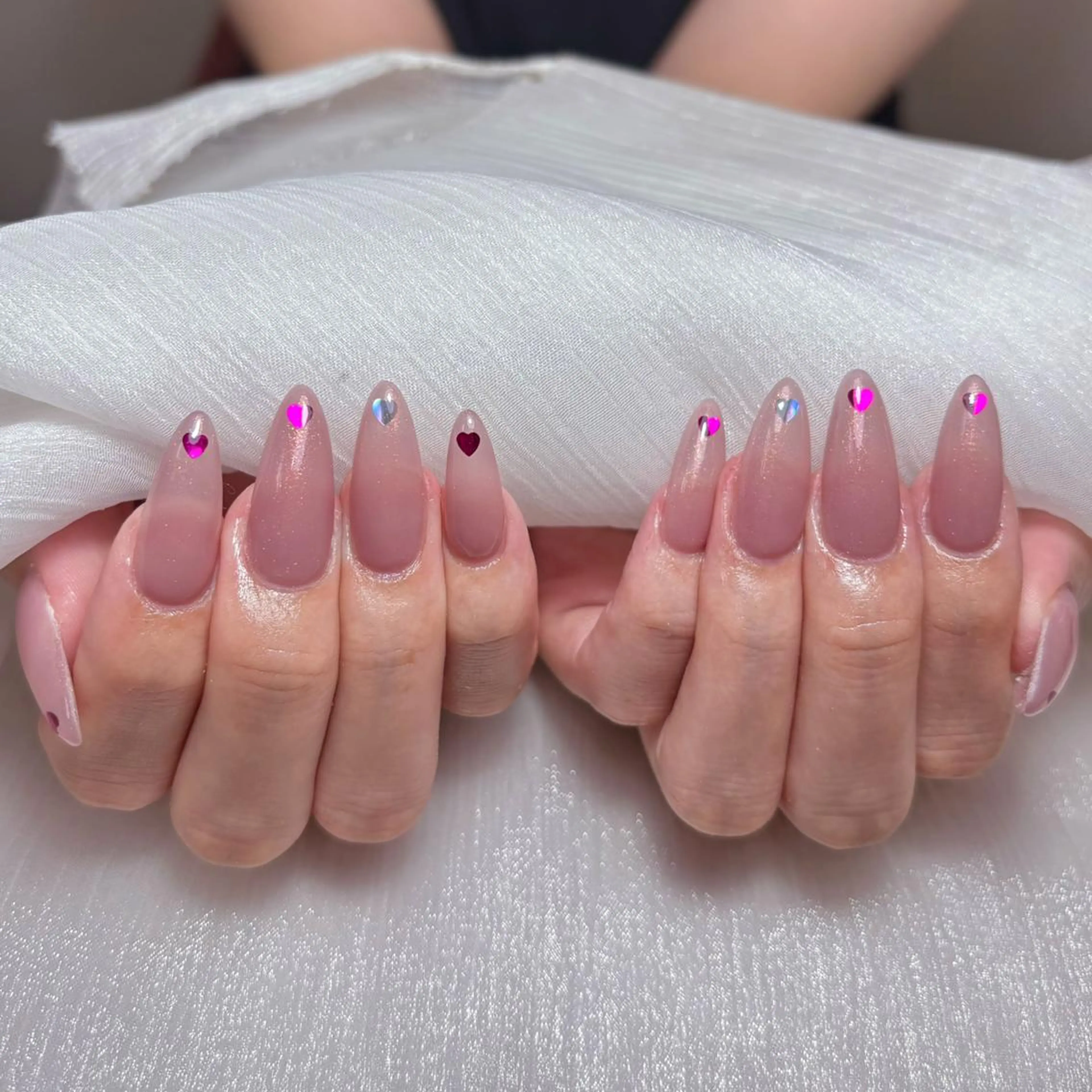 ネイル アートネイル オーロラネイル ガーリー キラキラネイル 韓国ネイル ハンドネイル Leah 💅のネイルデザイン