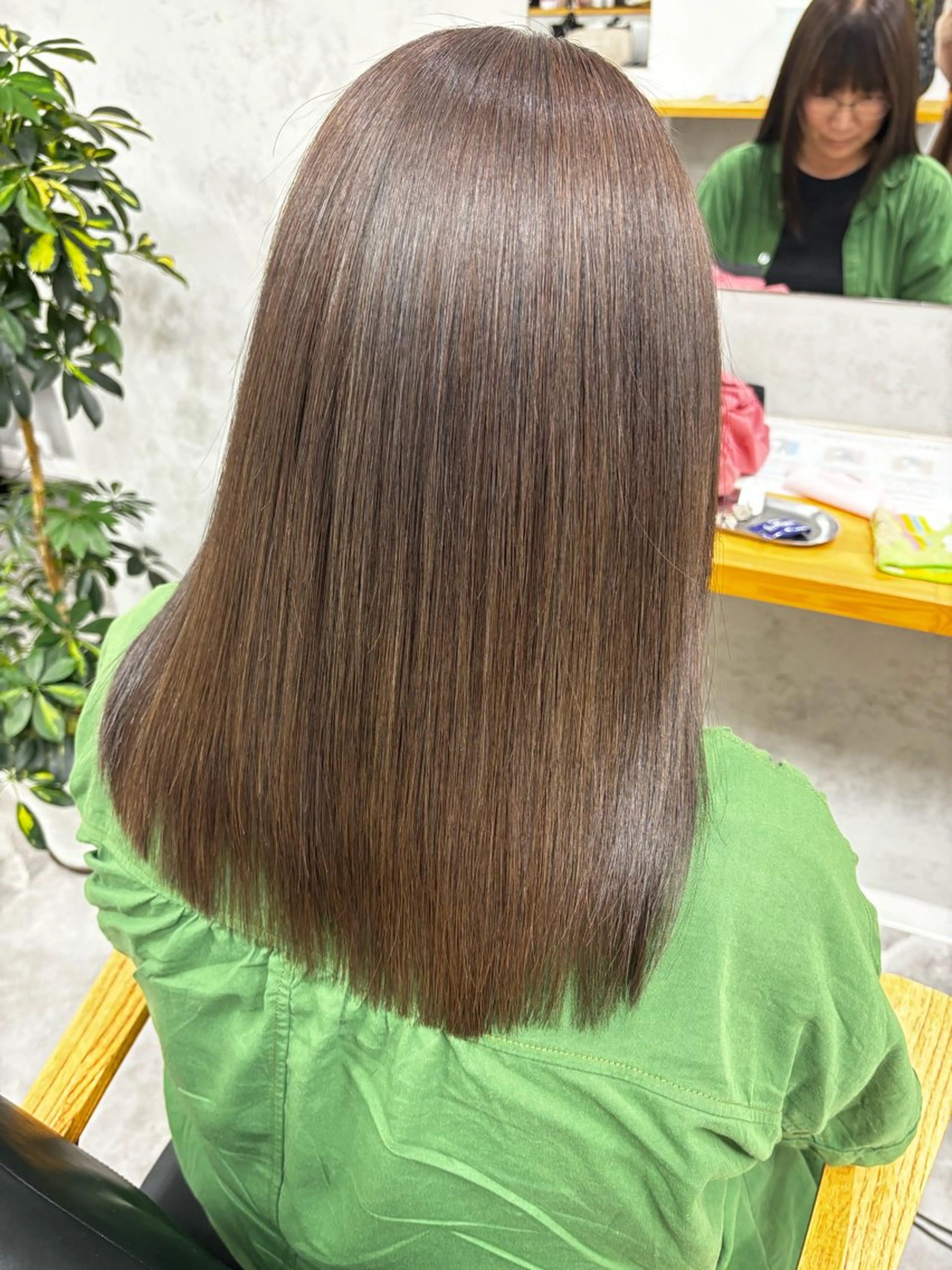 セミロング カラー 透明感カラー ダブルカラー ハイライトカラー イルミナカラー インナーカラー ヘアカラー トリートメント misa🫧ナチュラ ル縮毛矯正/髪質改善のヘアスタイル