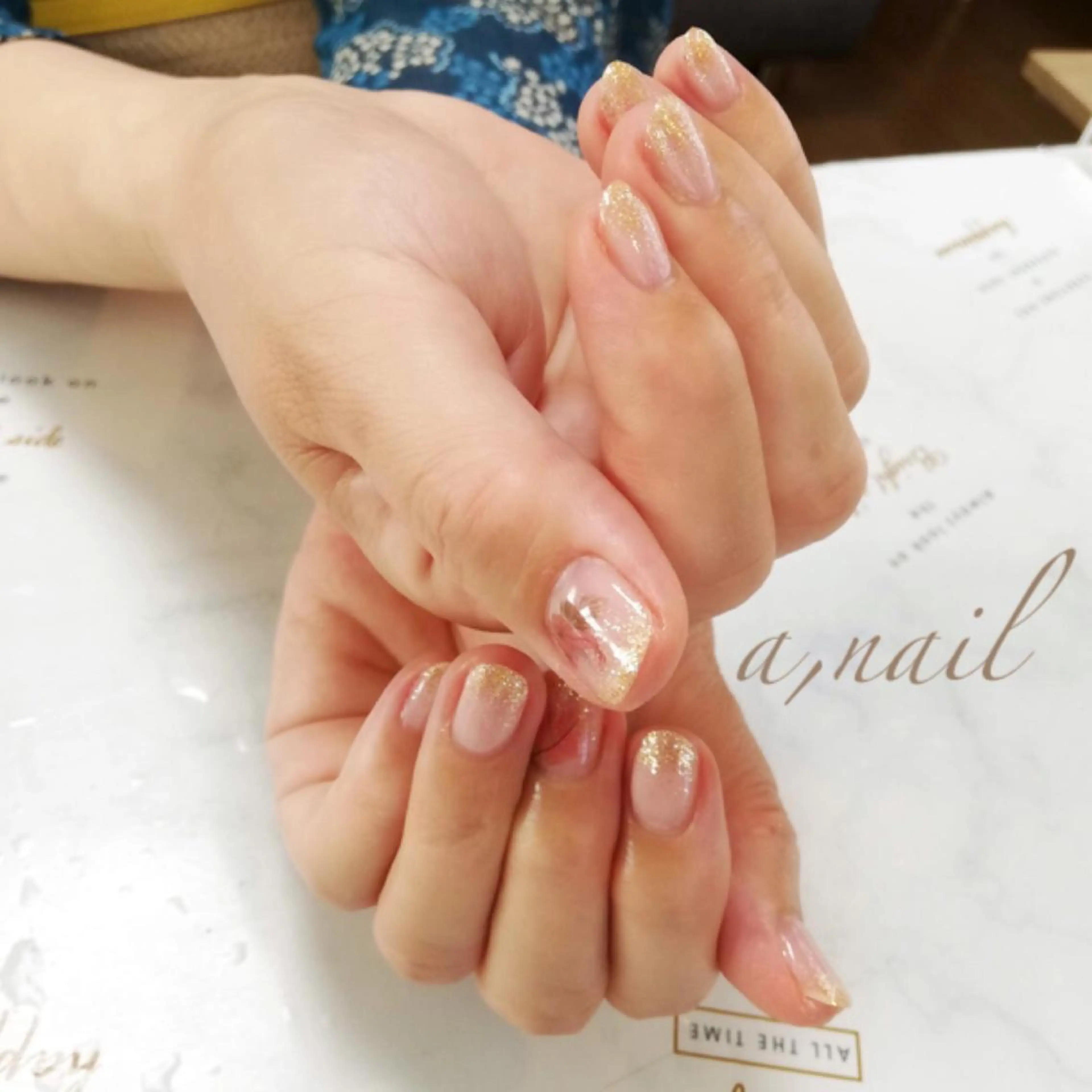 ネイル フットネイル ジェルネイル グラデーション ラメ(グリッター) ラメグラデーション ハンドネイル ネイルサロン エーネイルのネイルデザイン