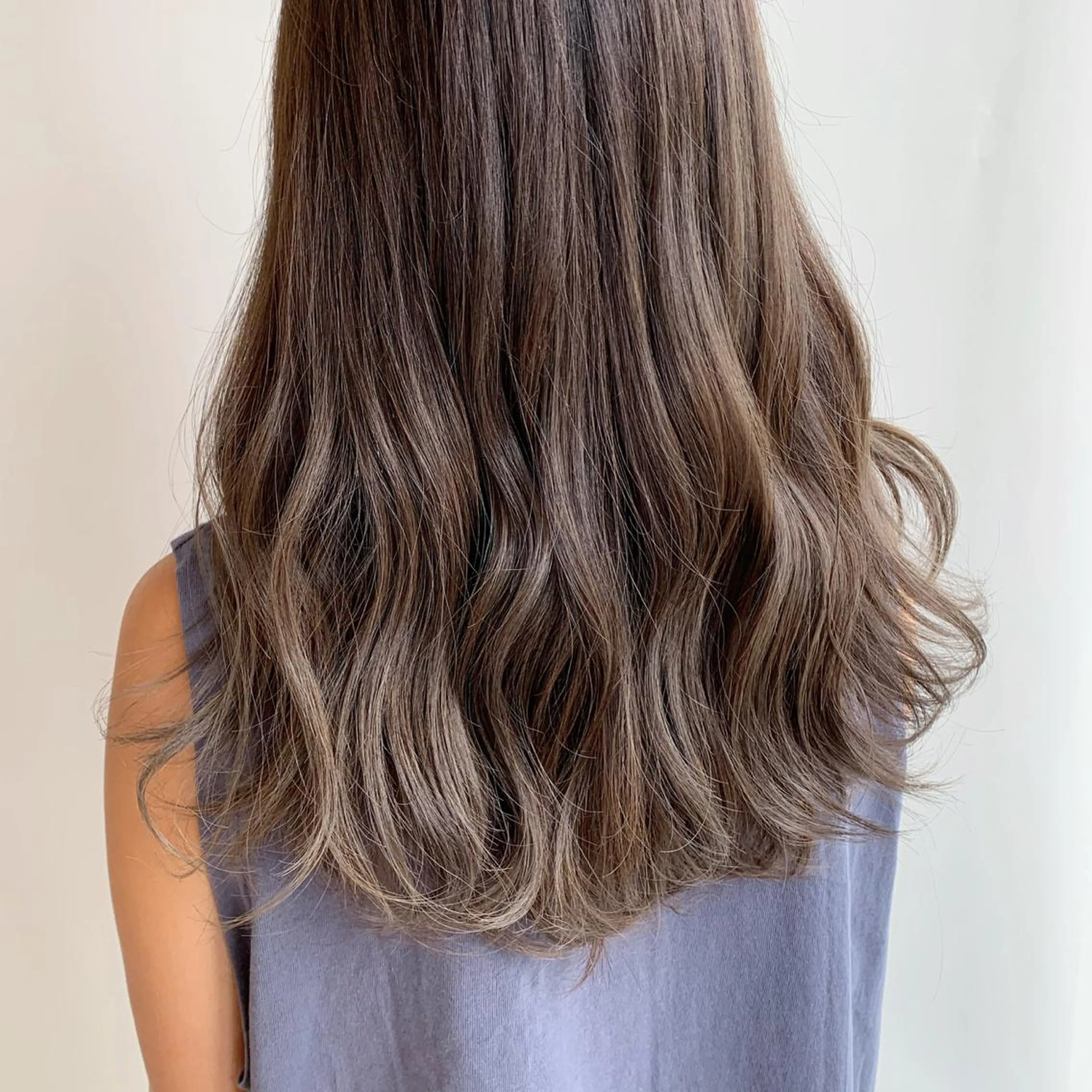 カラー 山口 莉奈のヘアスタイル