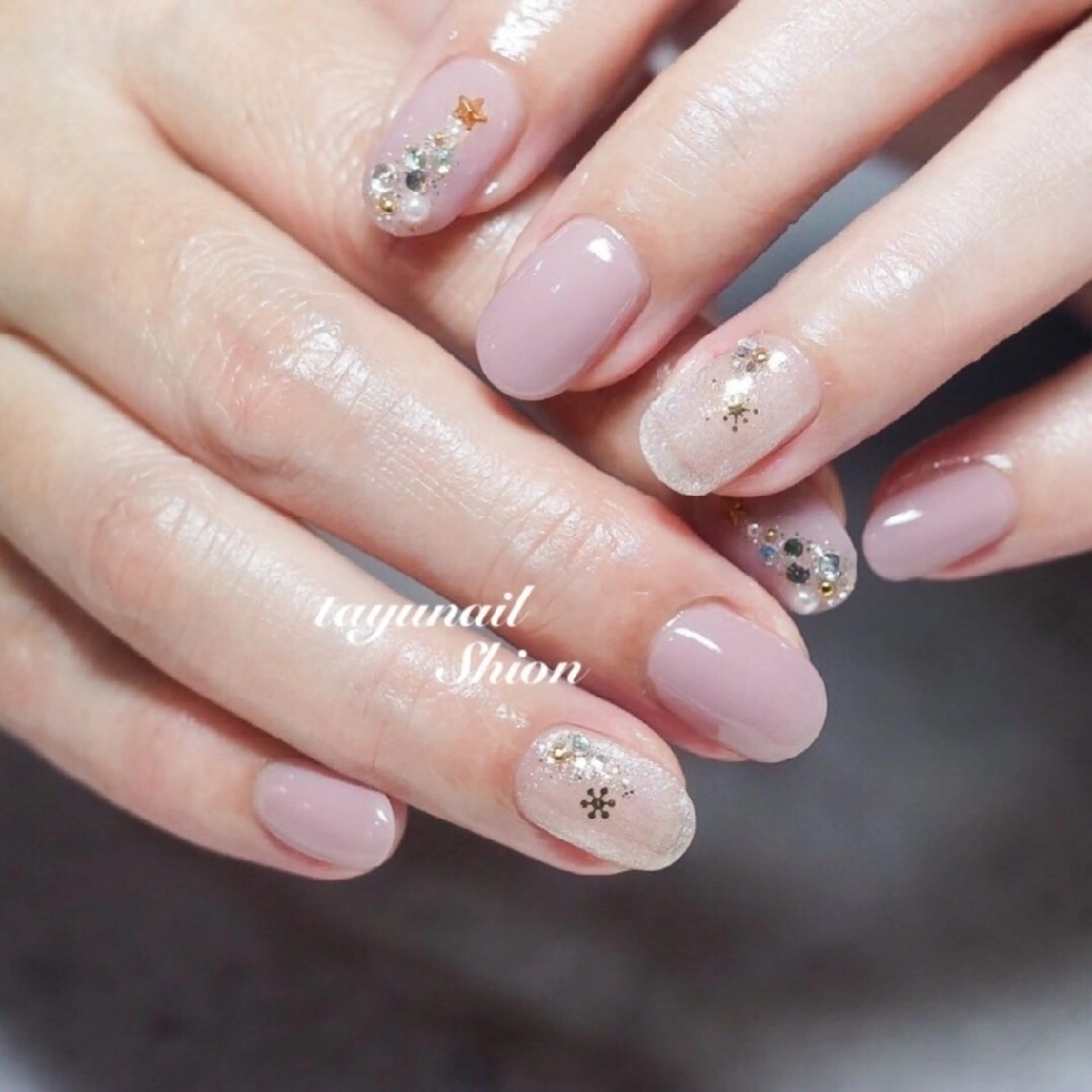 ネイル ジェルネイル キラキラネイル パラジェル 冬ネイル クリスマス ネイルサロン 【たゆnail】のネイルデザイン