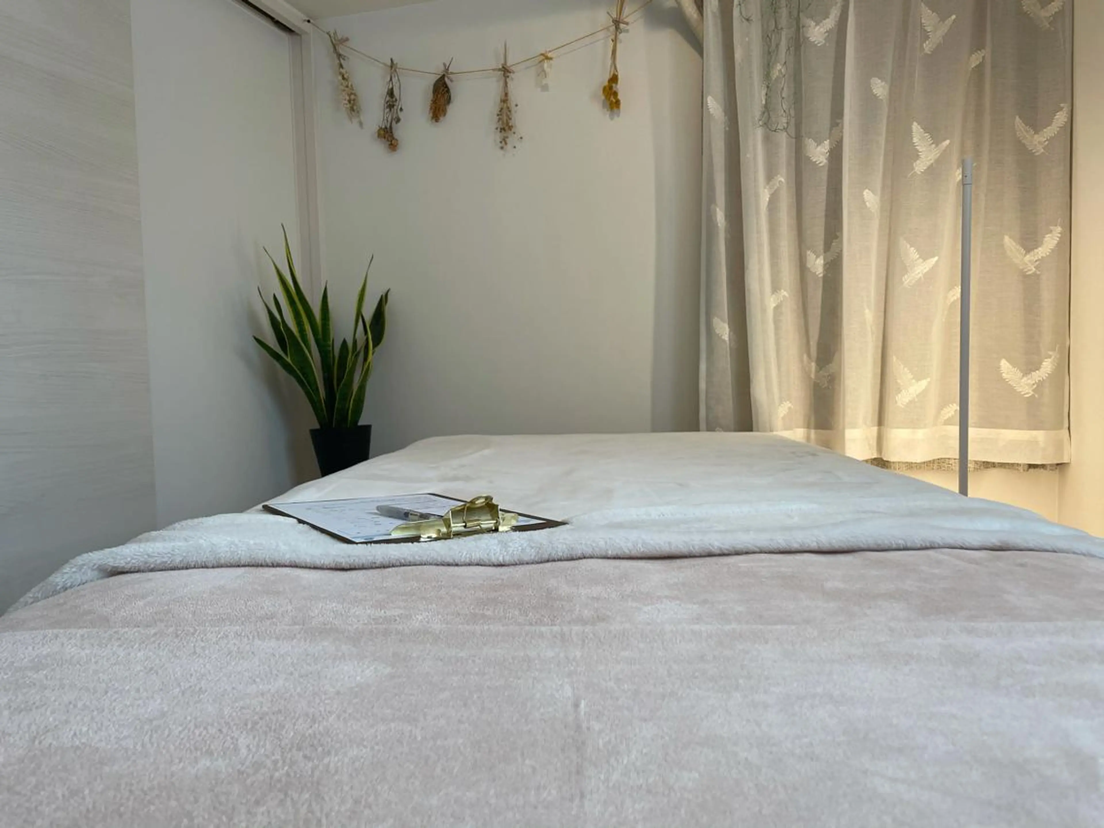 ロング カラー パーマ ヘアアレンジ キッズ ネイル マツエク・マツパ 🪽眉サロンジェミニ 🪽新大阪の眉毛・アイブロウイメージ