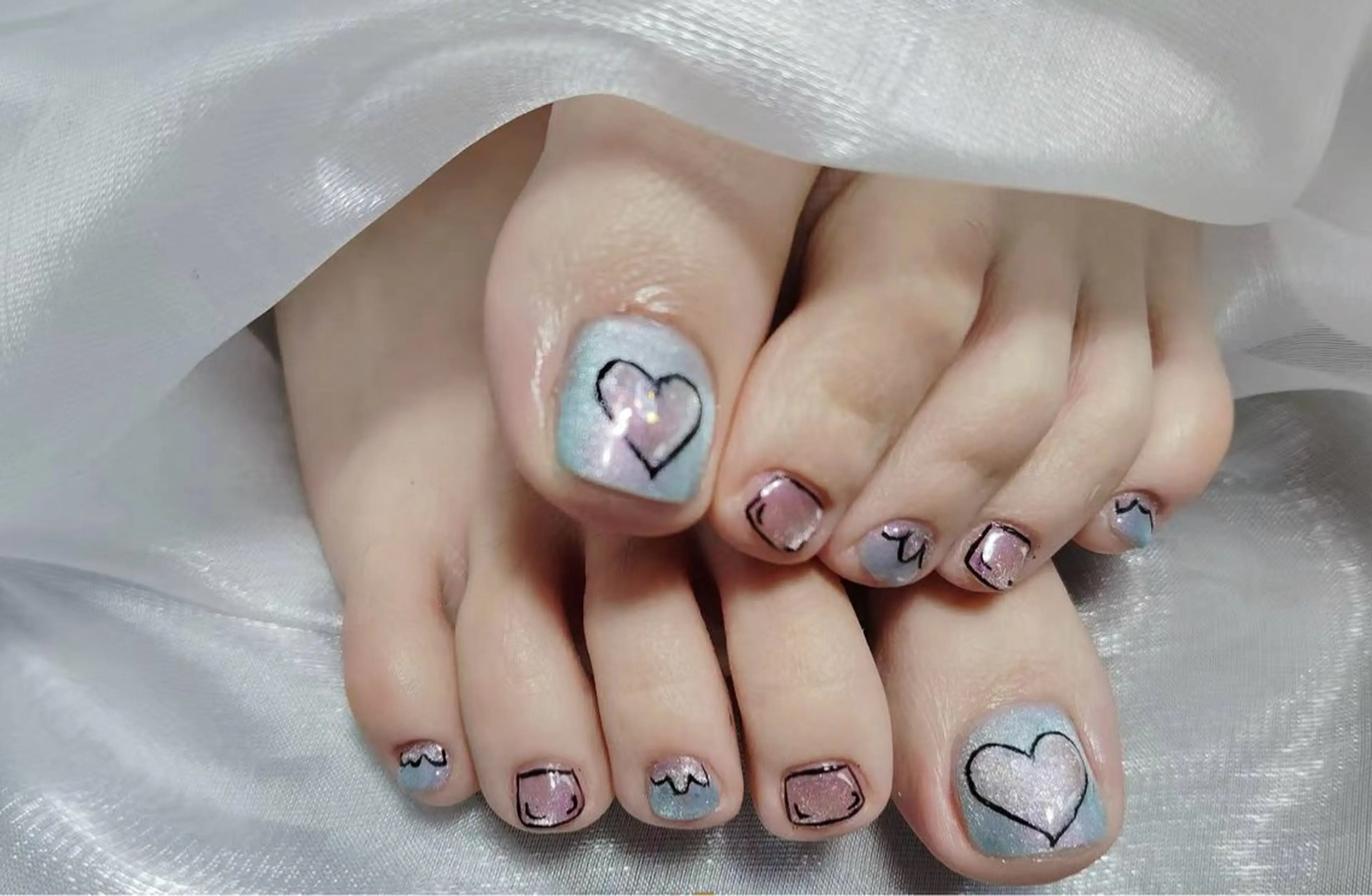 ネイル アートネイル オーロラネイル ガーリー キラキラネイル 韓国ネイル フットネイル Mio NailsalonUのネイルデザイン