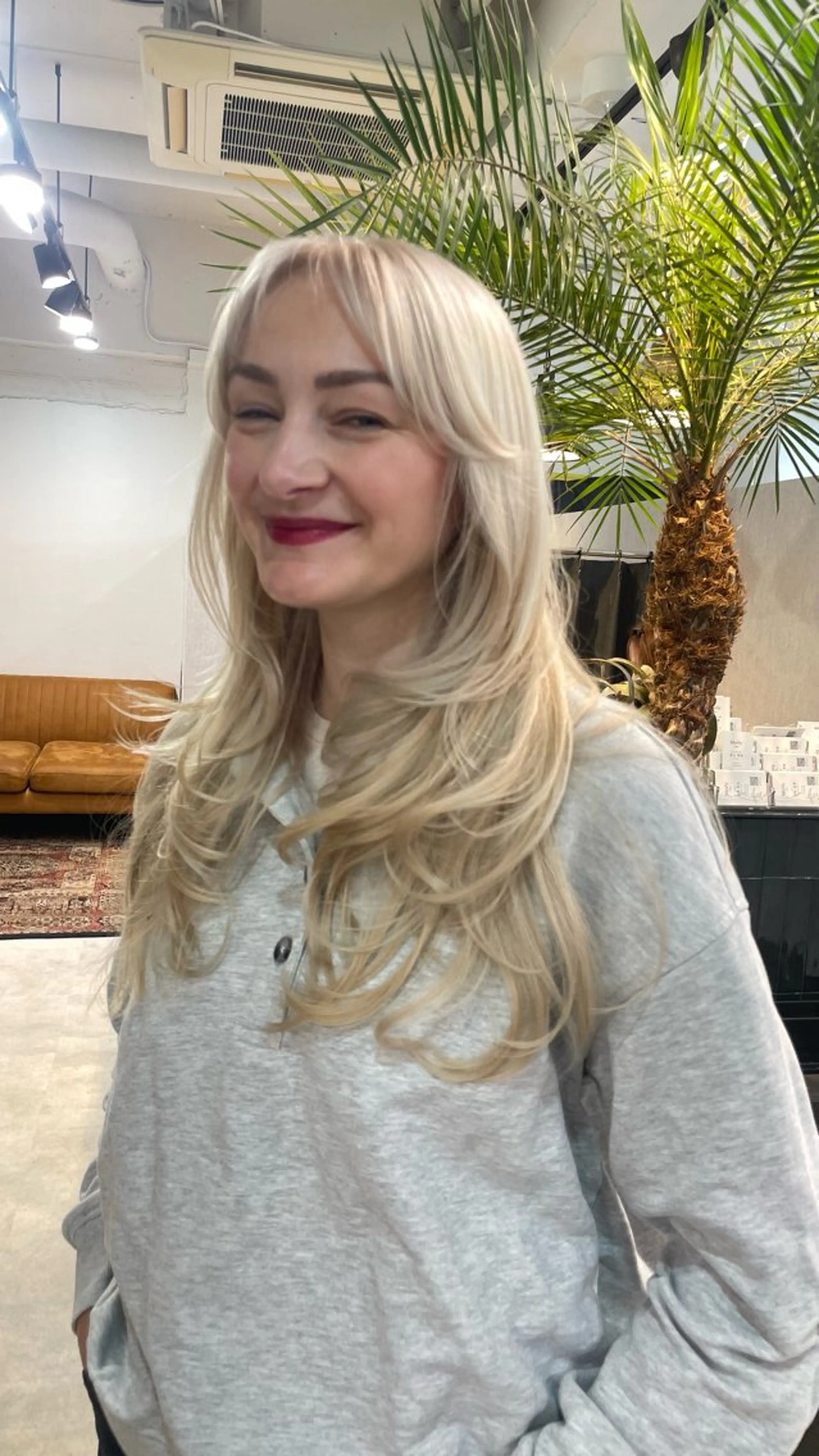 ロング Merlyosaka 早川未来のヘアスタイル