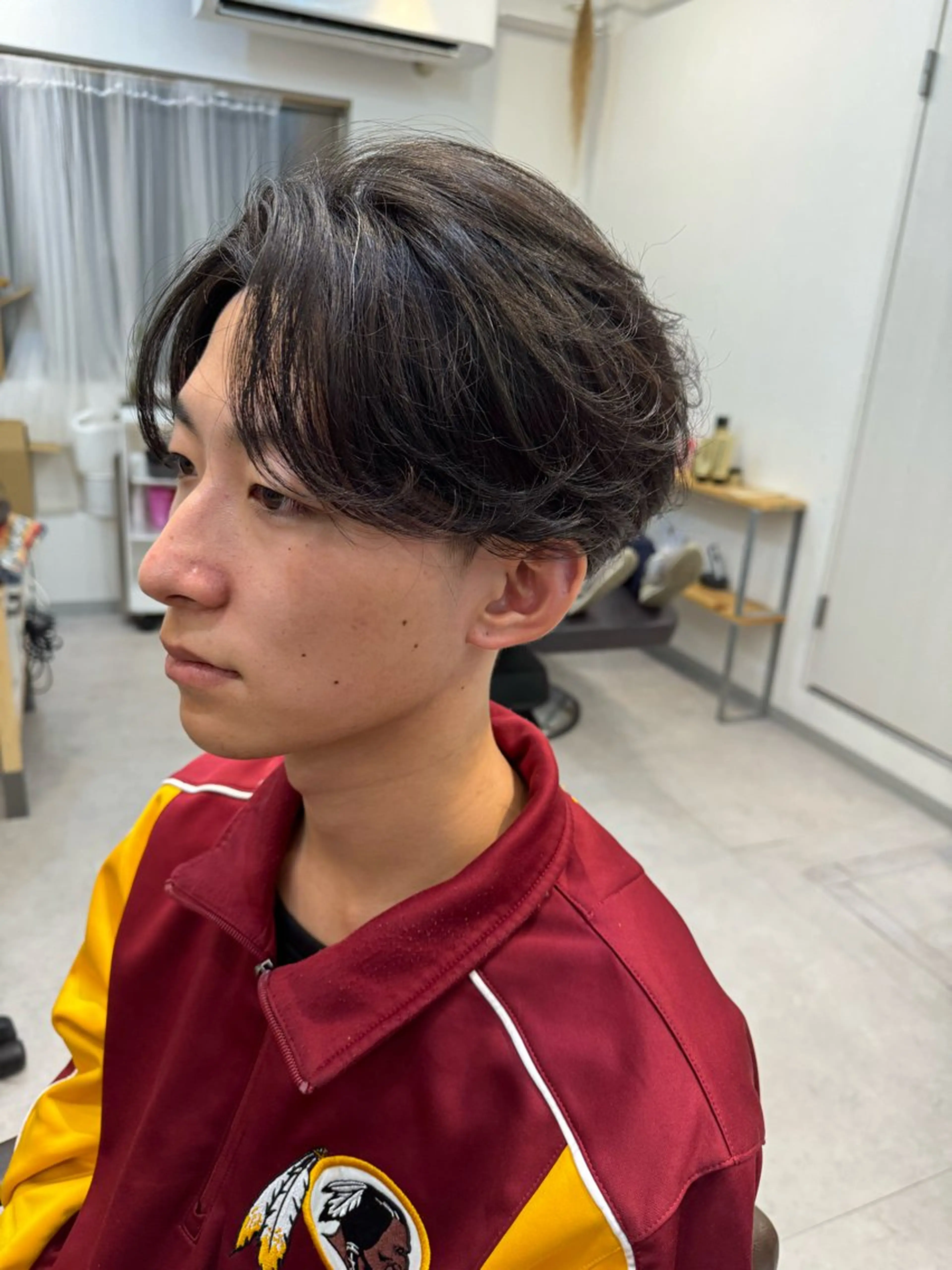 ミディアム パーマ メンズ ミディアムパーマ カルマパーマ メンズパーマ 似合う髪型が 分からない方へのヘアスタイル