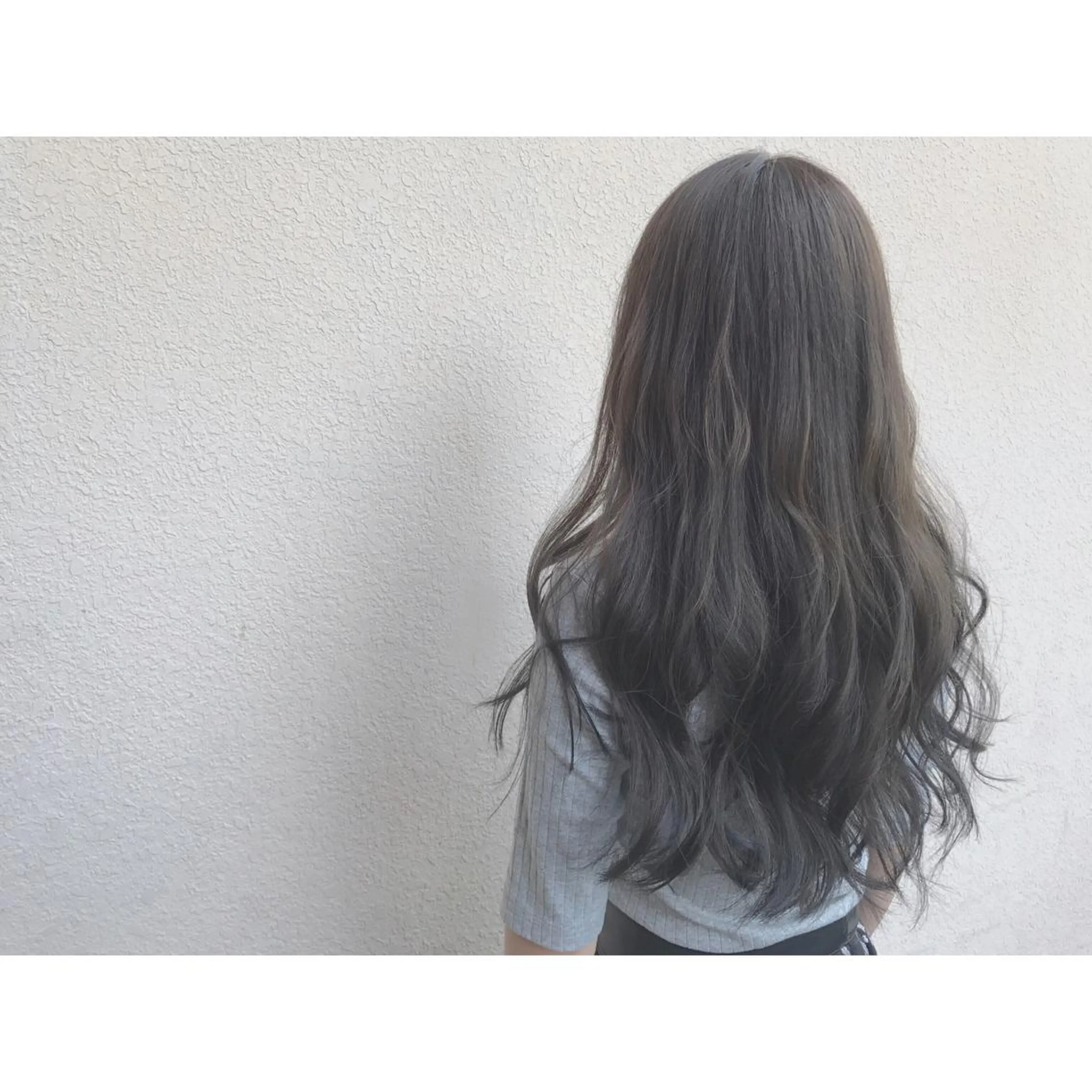 ロング カラー グレージュ ハイライトカラー ハイライト なかにし まゆみのヘアスタイル