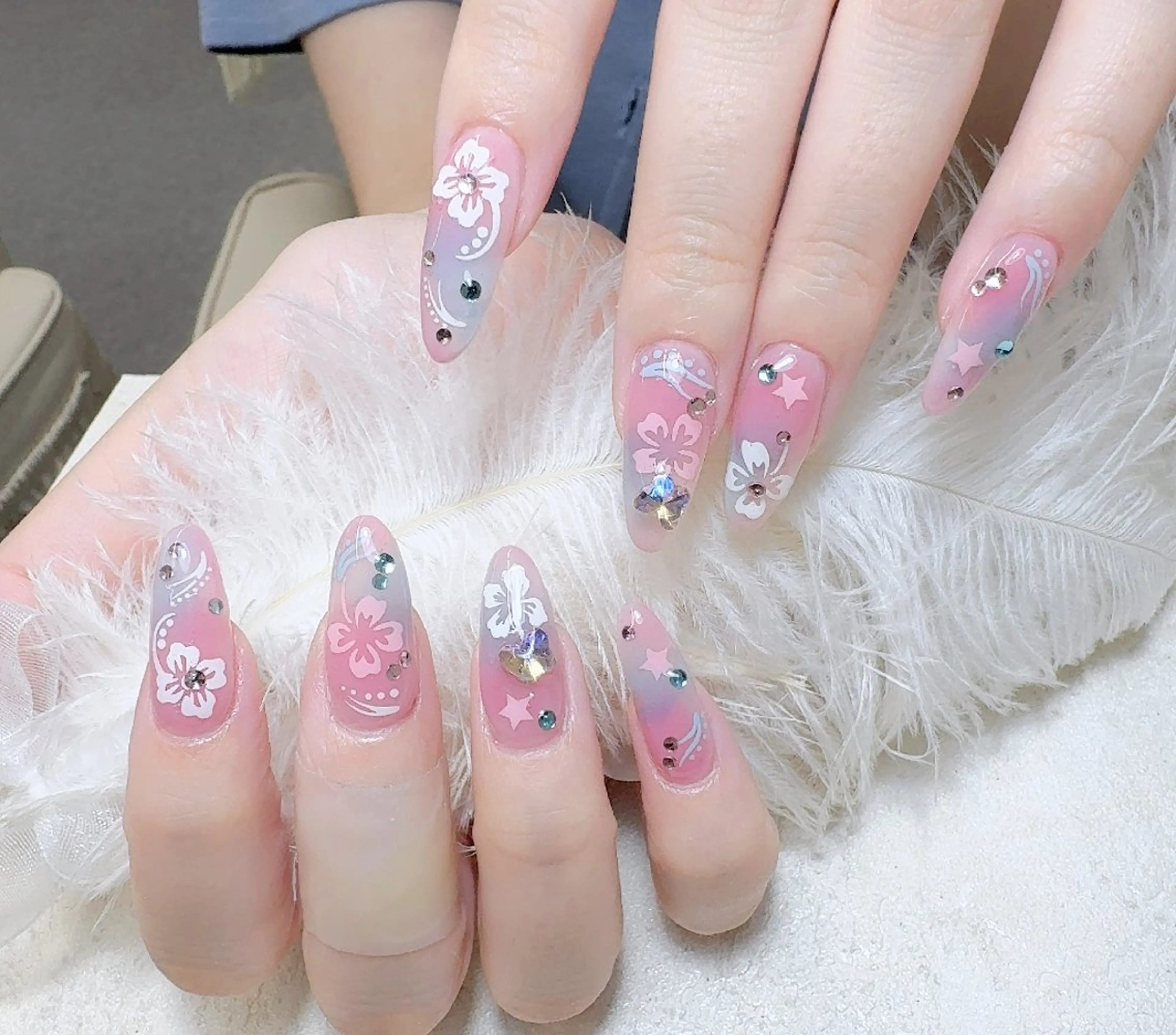 ネイル グロー ネイルのネイルデザイン