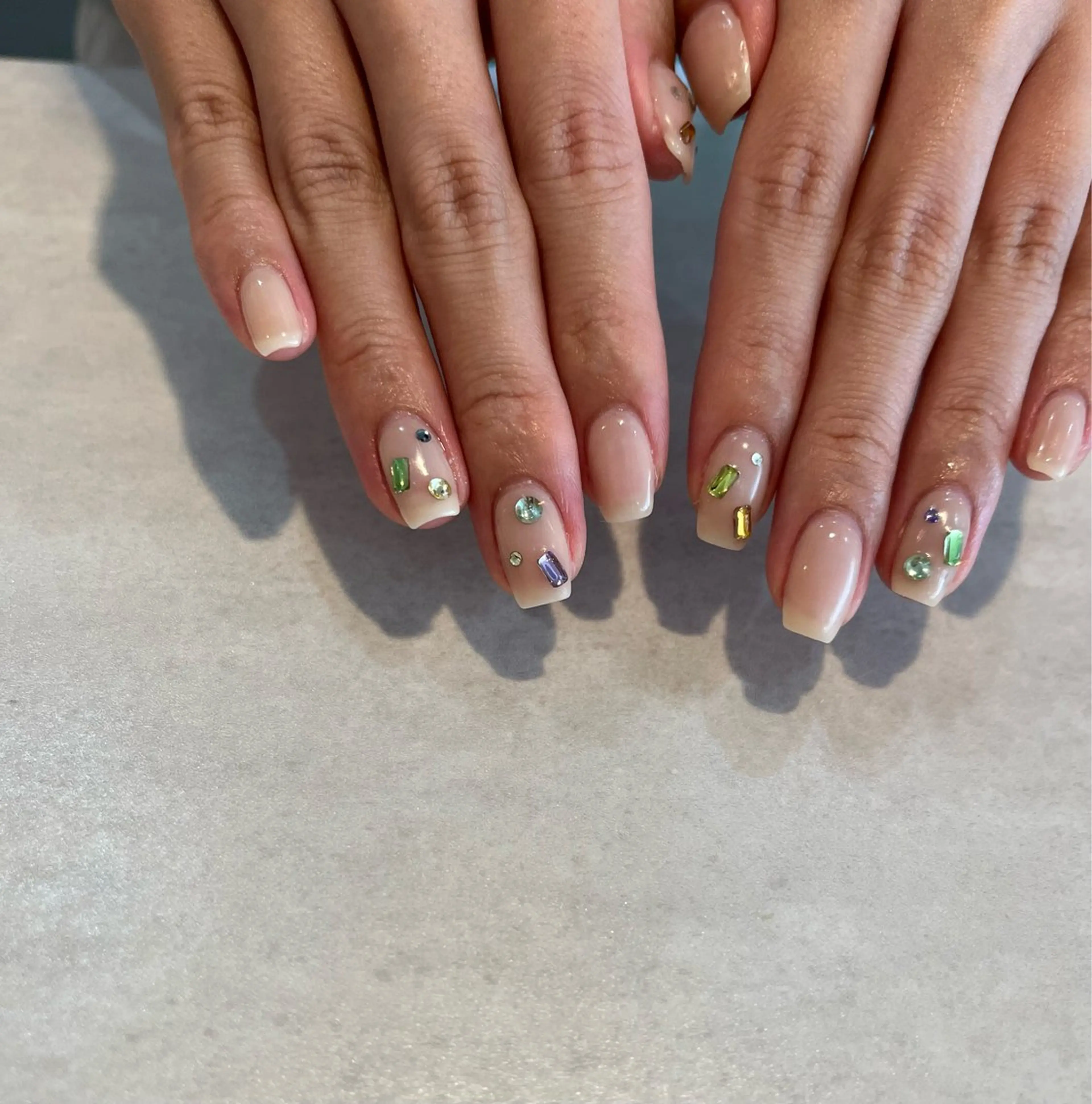 ネイル ストーンネイル 市本 葵のネイルデザイン