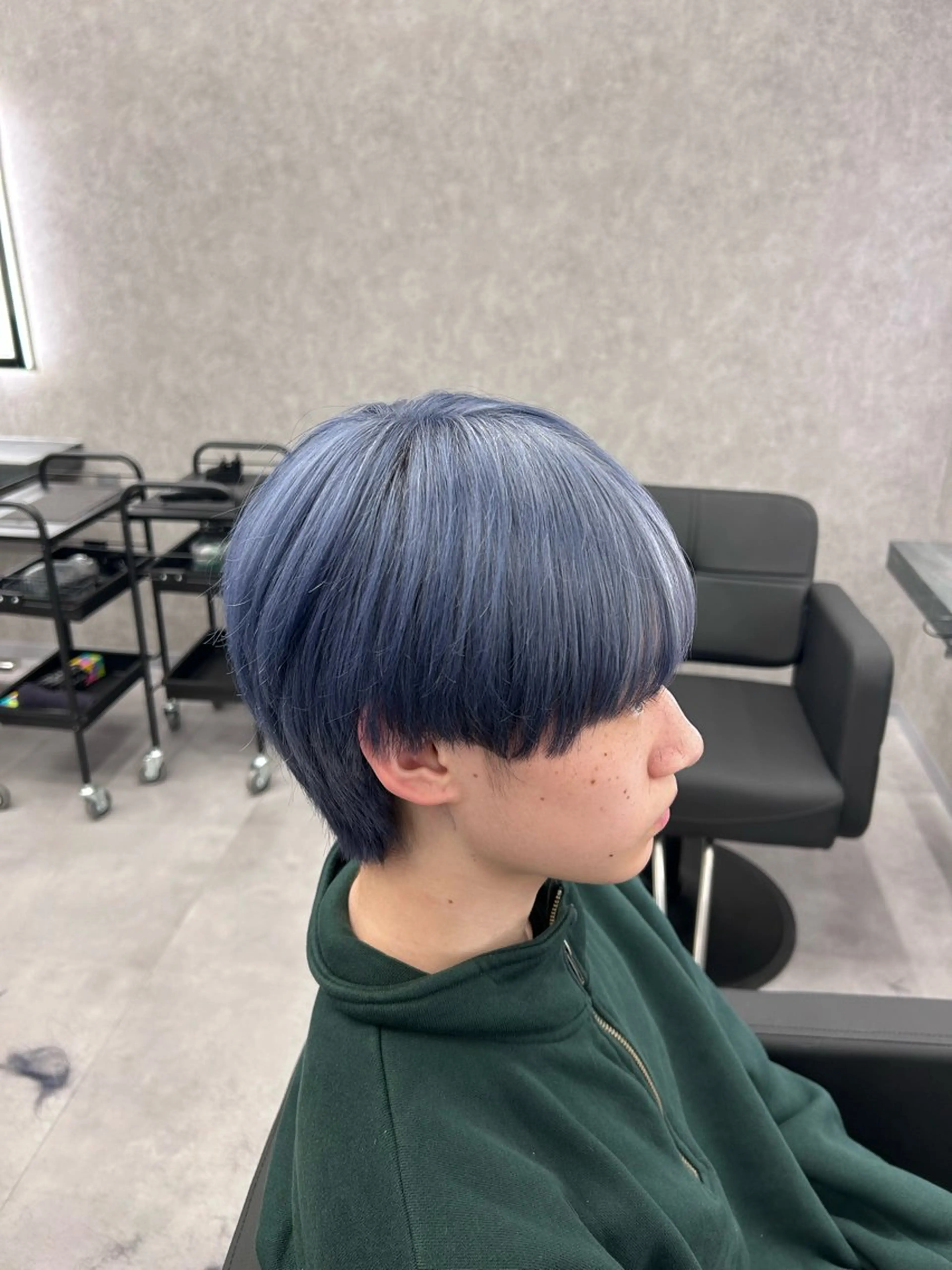 ショート カラー パーマ メンズ ブルーカラー シルバー カット ヘアカラー メンズ特化 👑YUTAのヘアスタイル