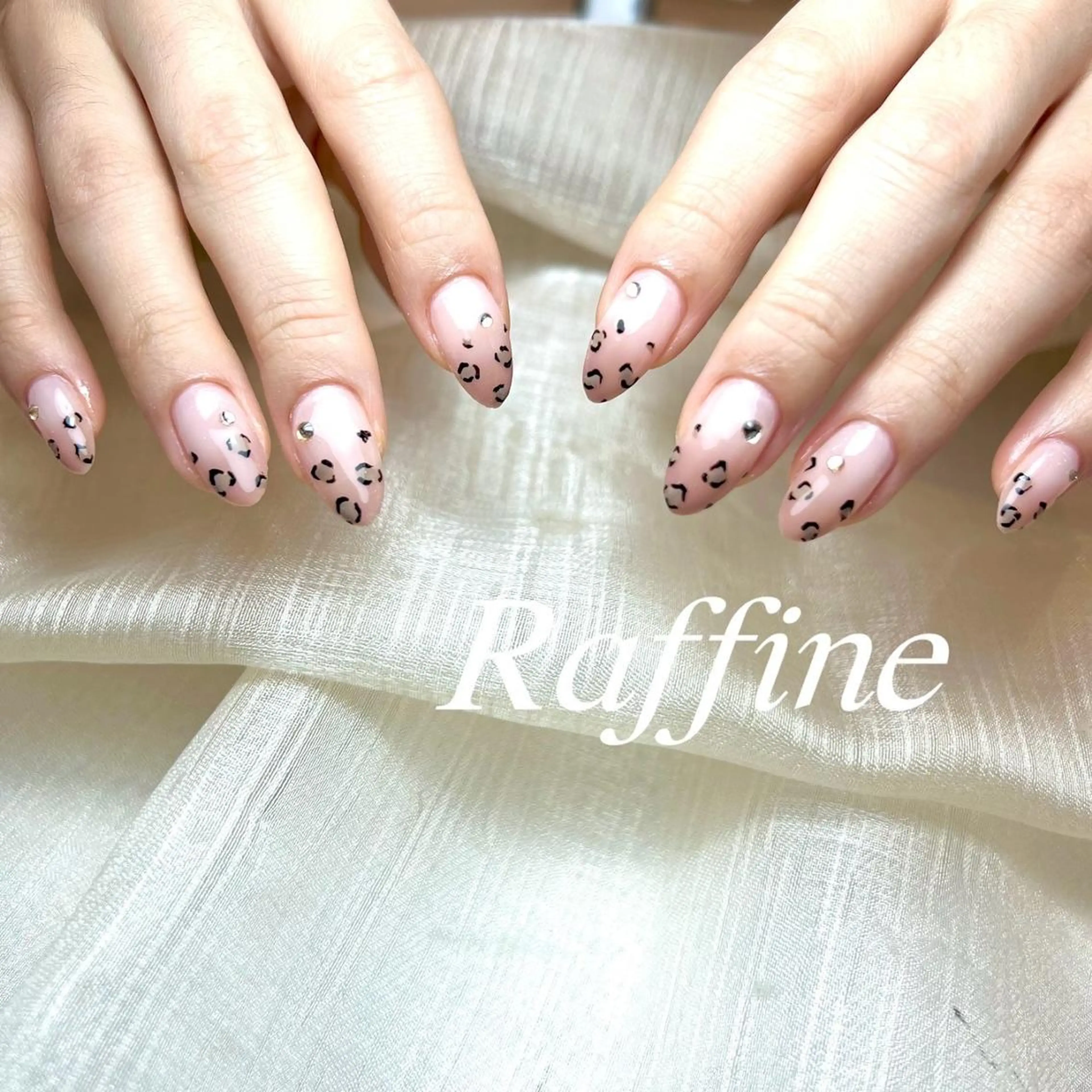 ネイル RAFFINE haru🦋🩵のネイルデザイン