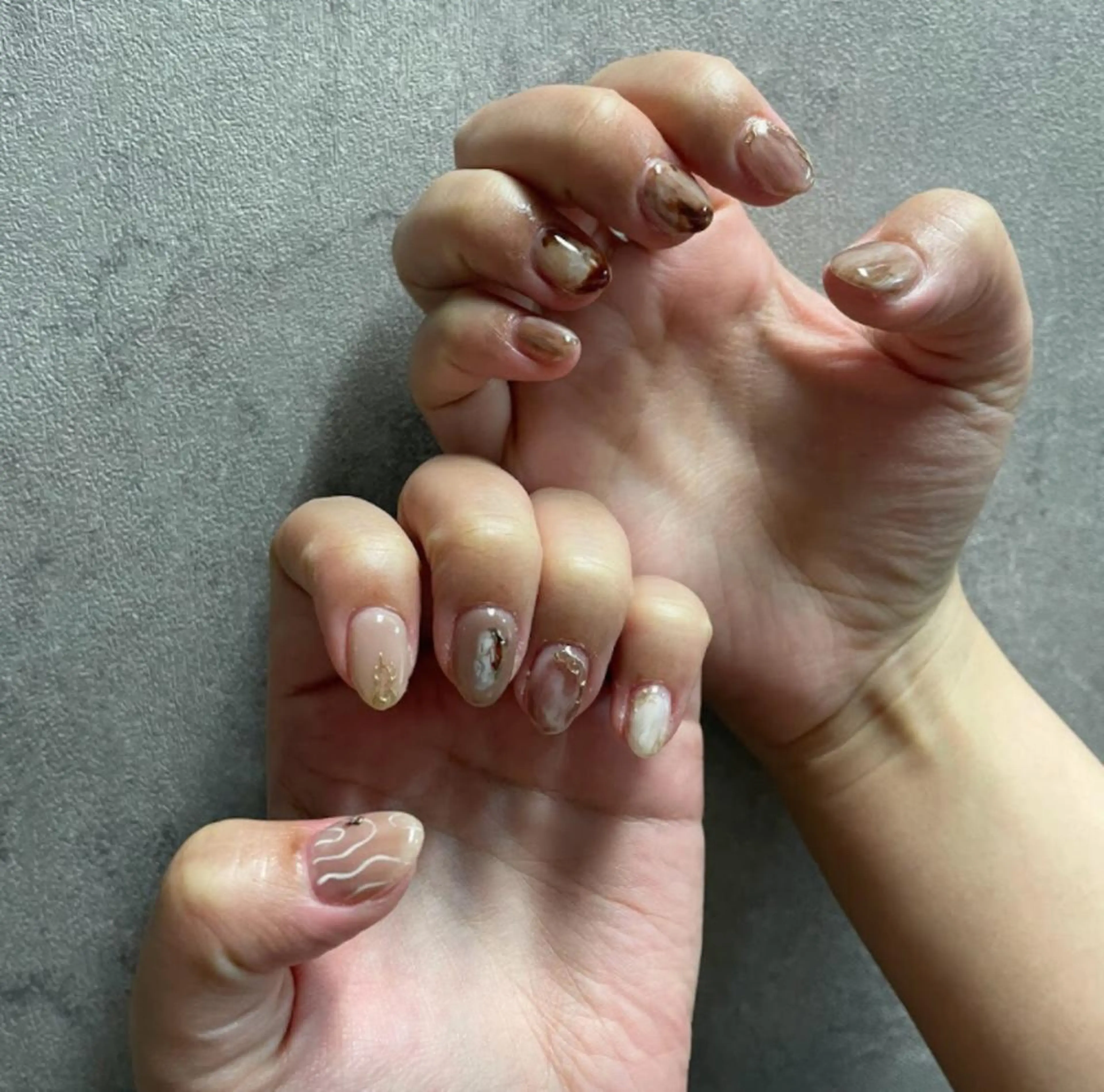 ネイル アートネイル ブラウン フレンチネイル ジェルネイル ガラスフレンチ nailstudio eviz新宿店のネイルデザイン