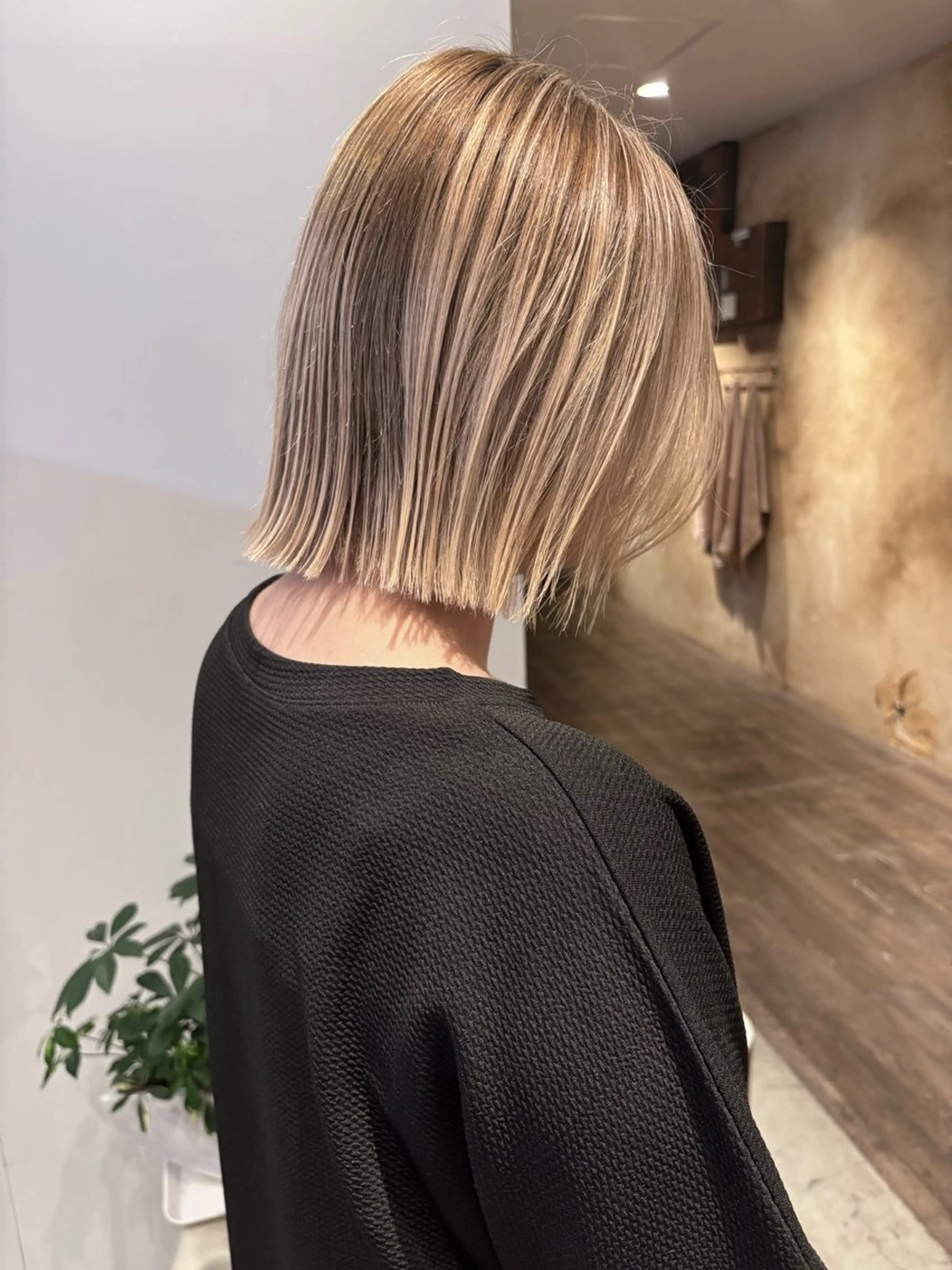 ミディアム ヘアカラー lot Kanau ハイトーン／デザインのヘアスタイル