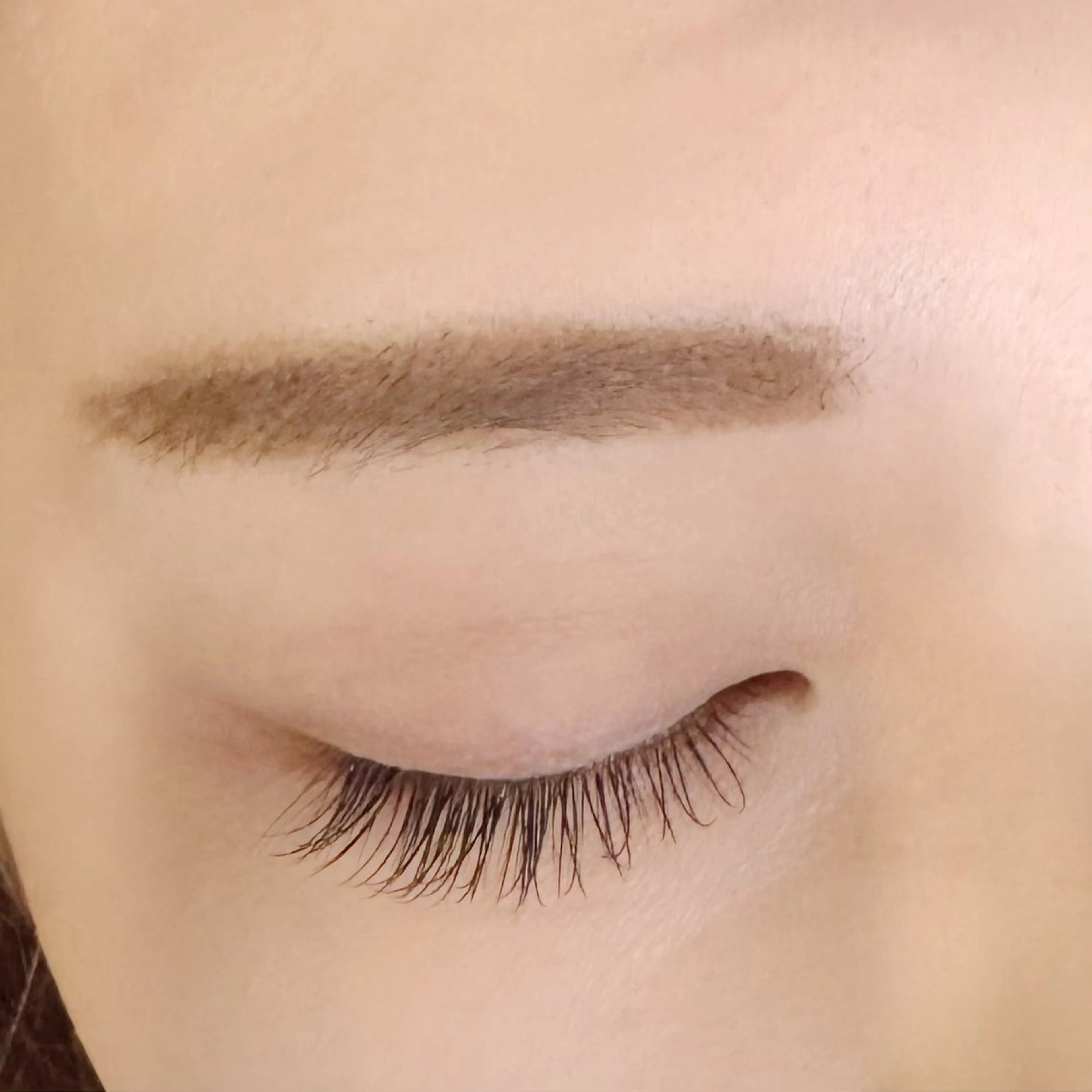 マツエク・マツパ 臼井 美羽のヘアスタイル