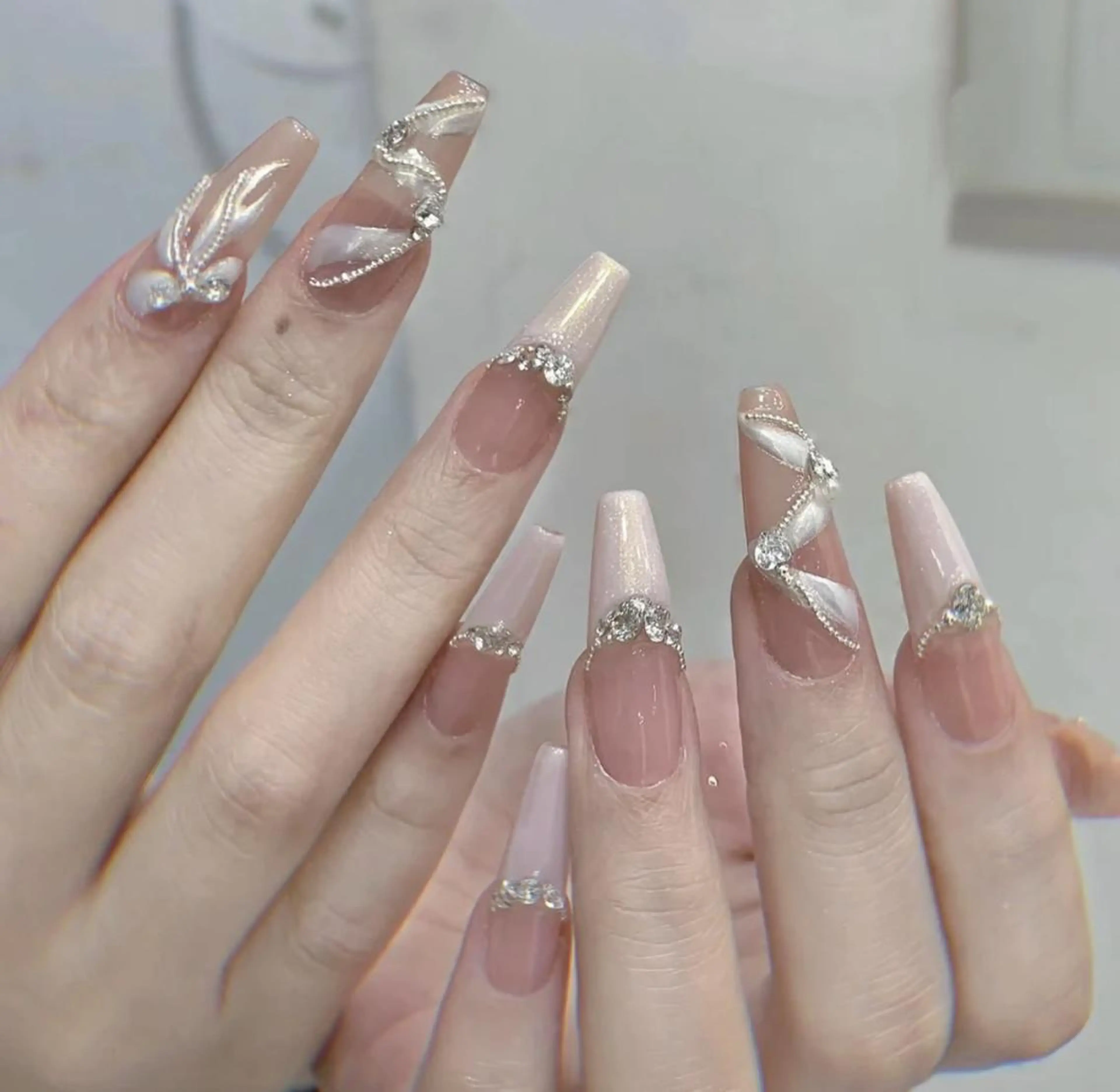 ネイル アートネイル 長さ出し ネイルチップ Queens ひなのネイルデザイン