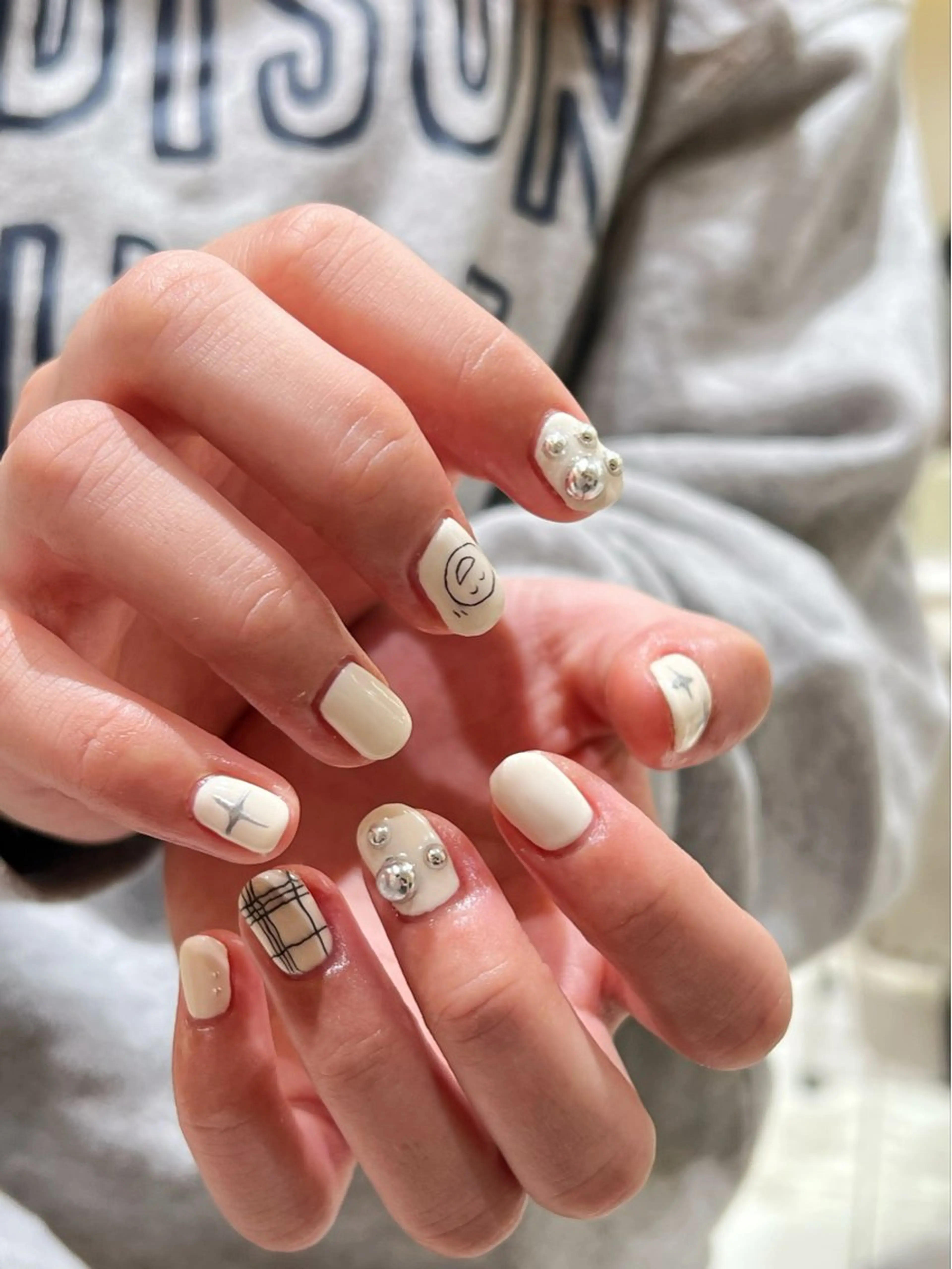 ネイル ホワイト ハンドネイル レディースパーマ 🧺🪽/SHUNOのヘアスタイル