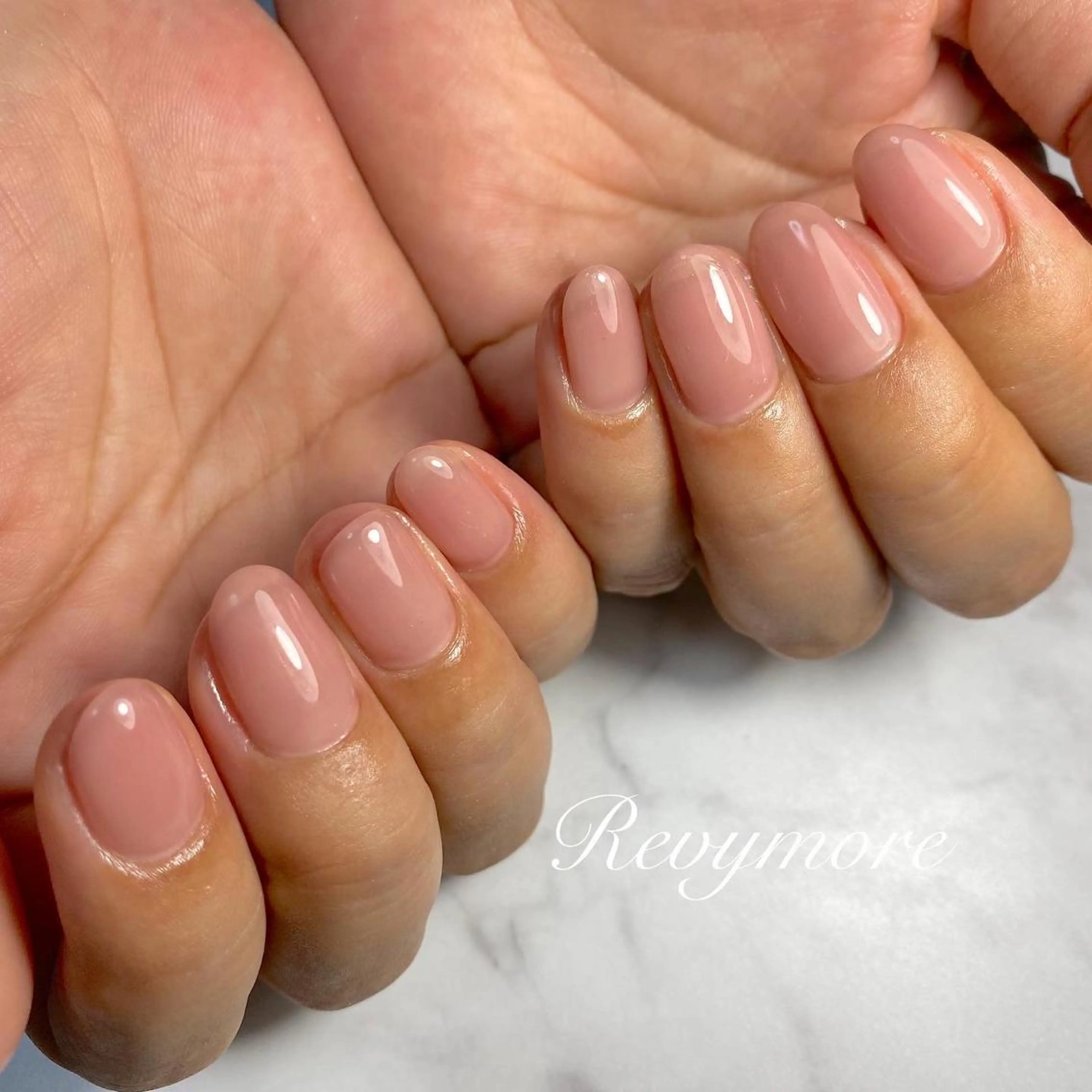 ミディアム ネイル 韓国風ヘア ジェルネイル キラキラネイル 韓国ネイル ニュアンスネイル nail salon Revymoreのネイルデザイン