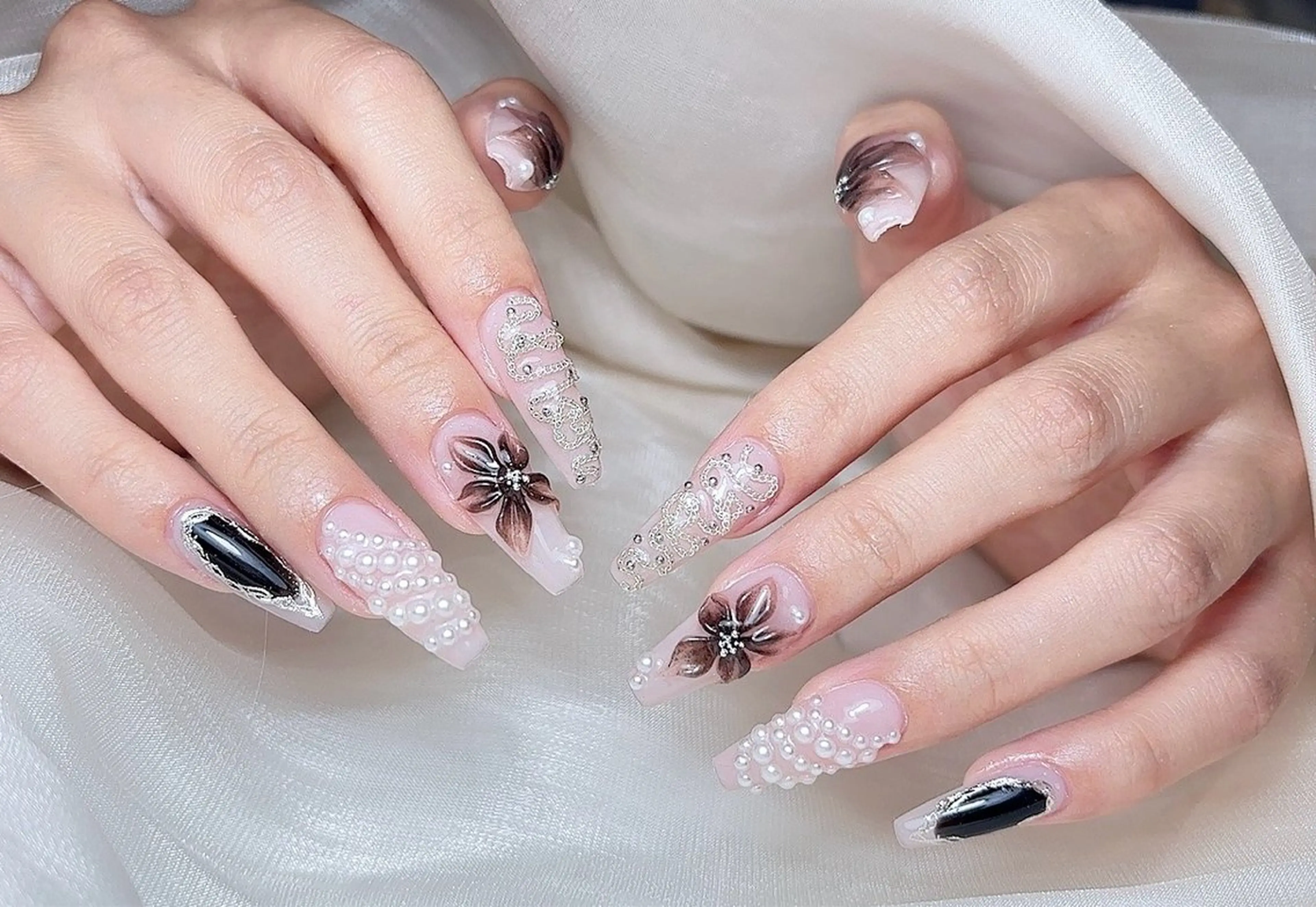 ネイル 🎀M nails✨ ビューティーのネイルデザイン