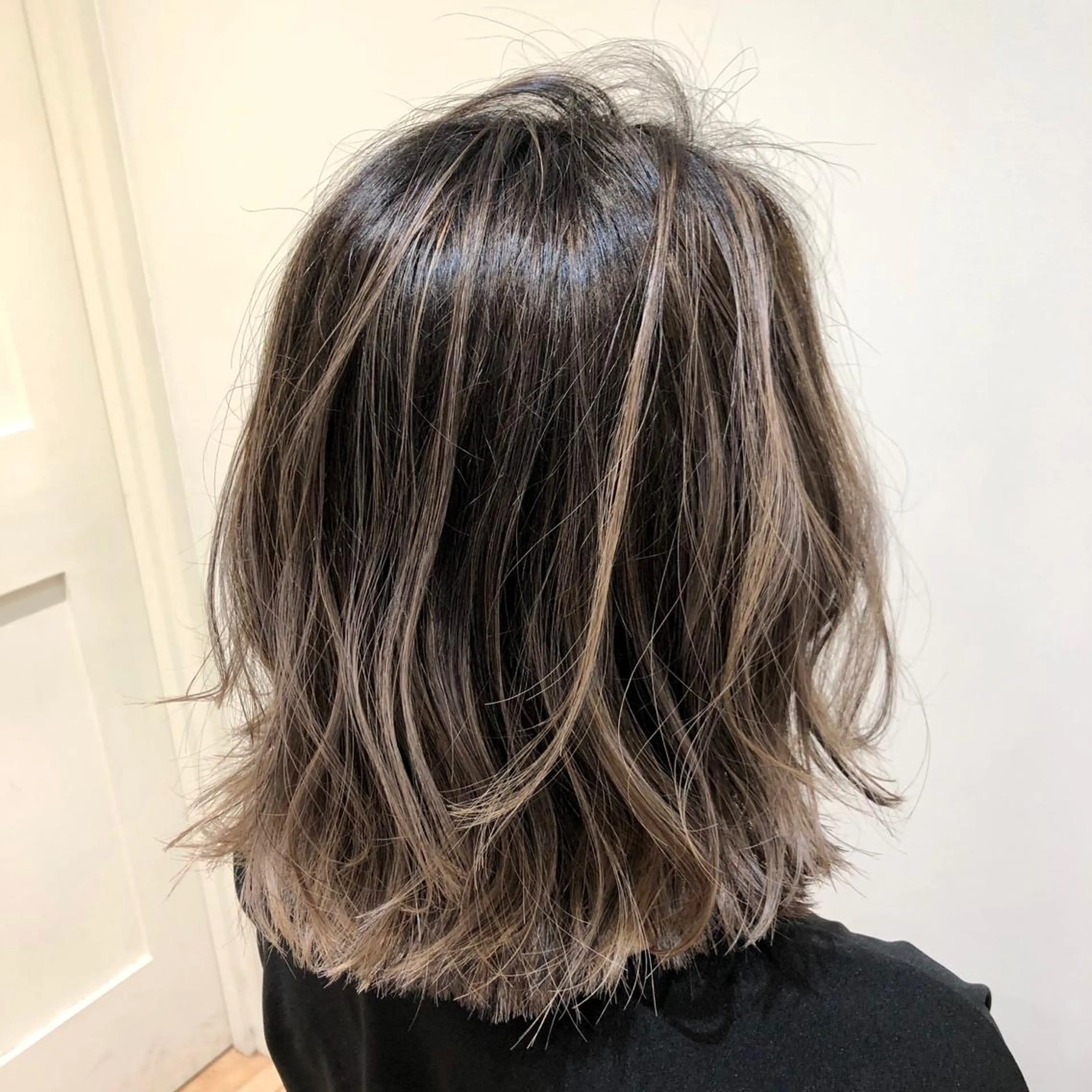 ミディアム カラー バレイヤージュ ベージュカラー ミルクティーベージュ レイヤーカット ヘアカラー トリートメント 【店長】大根 亮太のヘアスタイル