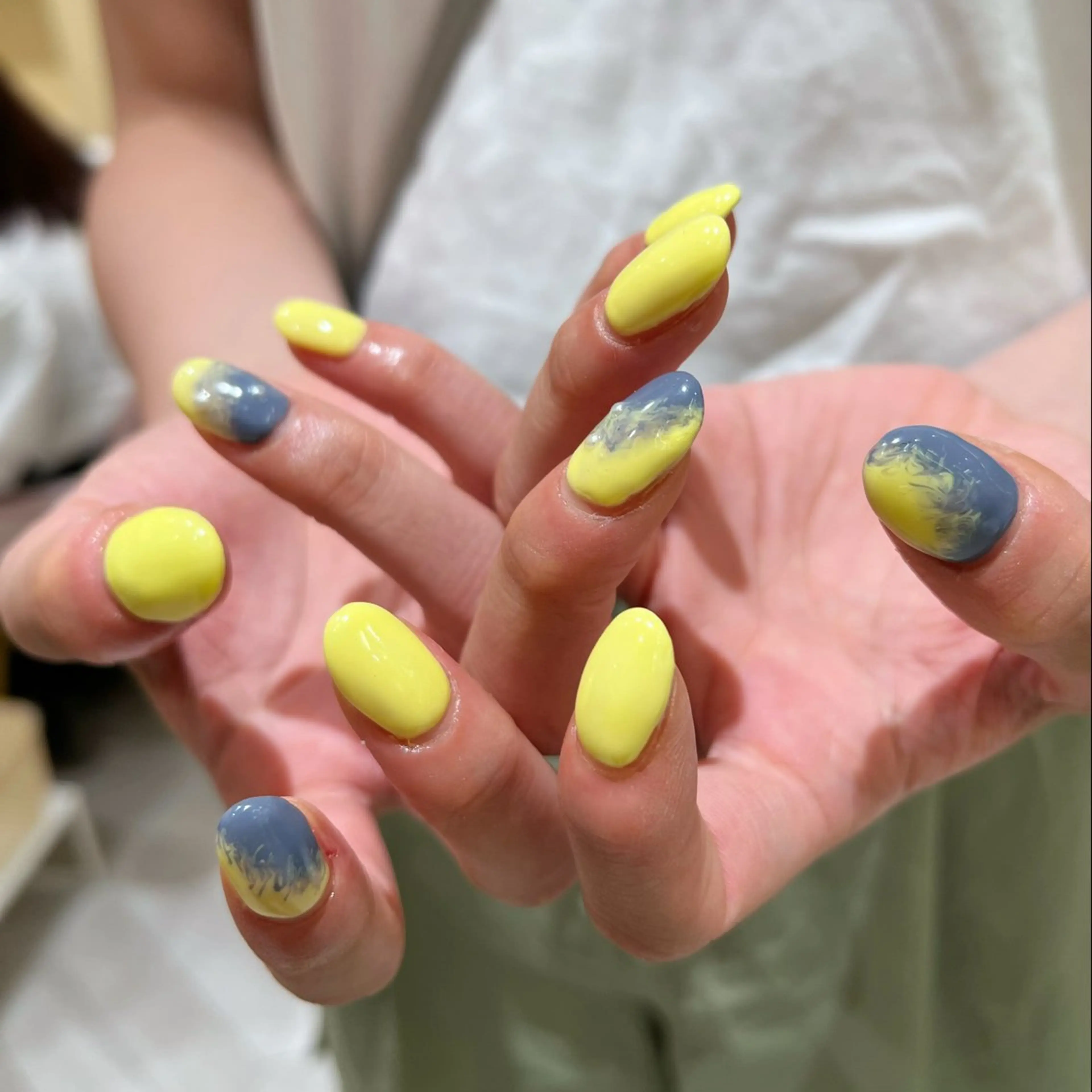 ネイル 大理石ネイル(マーブル) ワンカラーネイル ハンドネイル レディースパーマ 🧺🪽/SHUNOのヘアスタイル