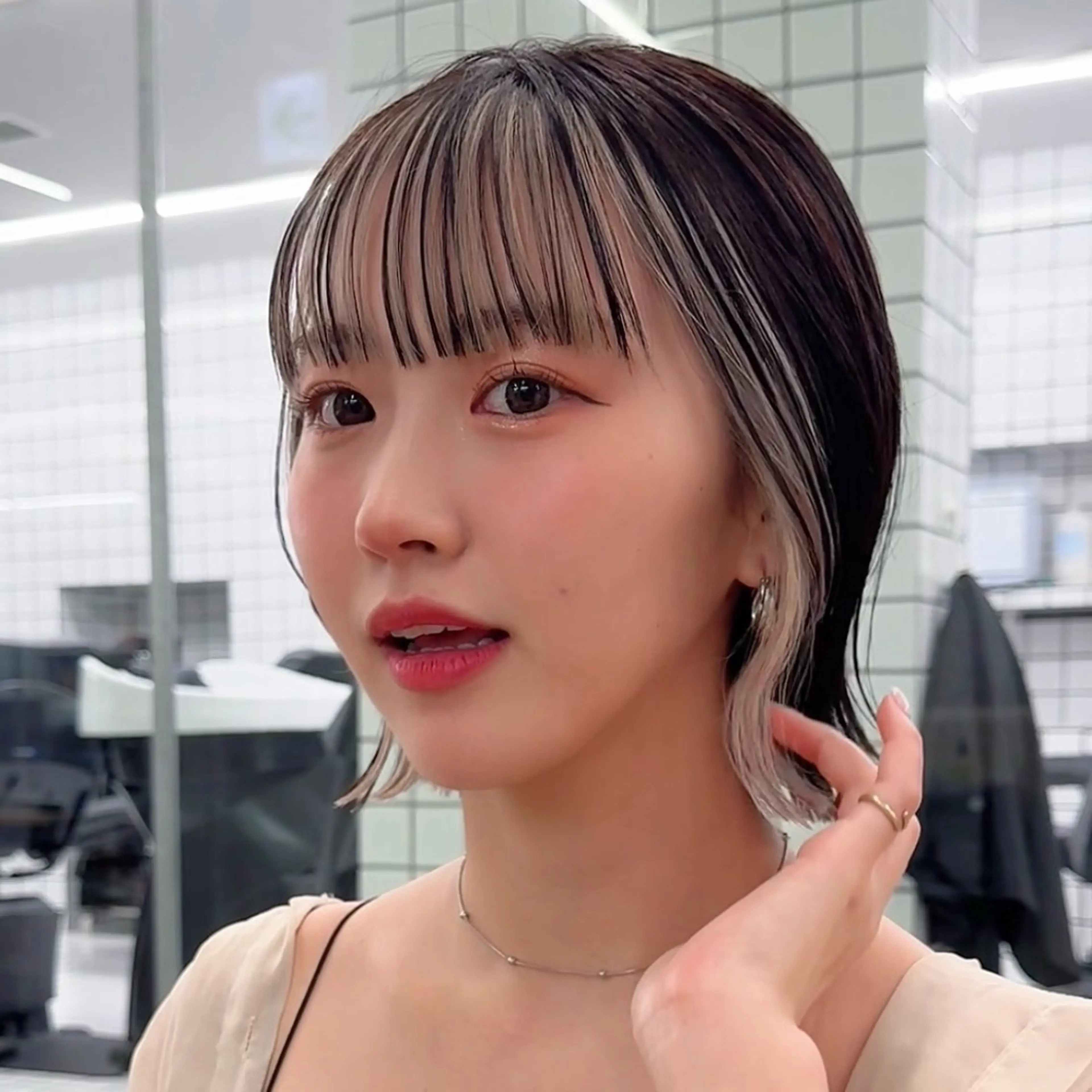 ショート カラー ブリーチ インナーカラー 柔らかいレイヤー🌿 大人ヘア/みっきーのヘアスタイル