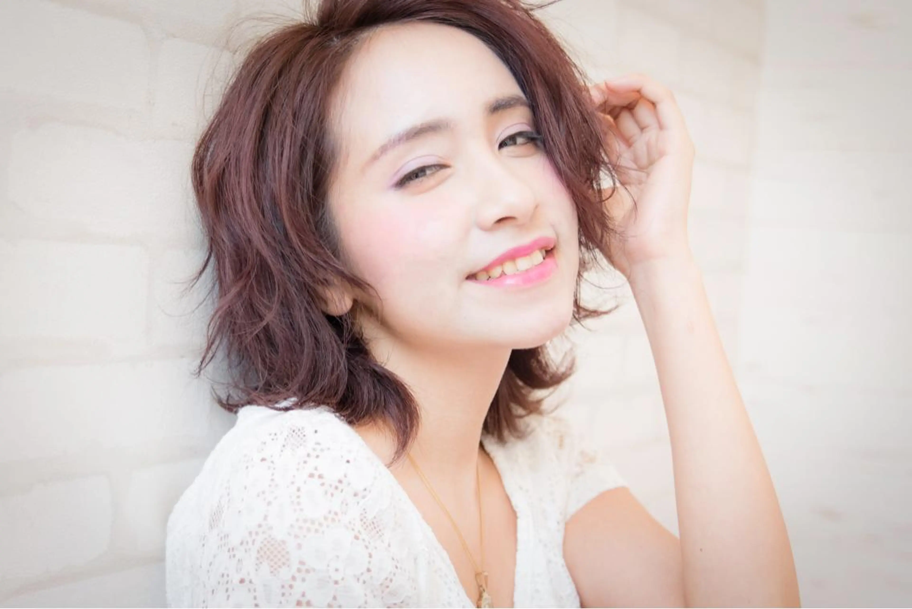 ミディアム カラー アオガミ （前髪顔周りカット）のヘアスタイル