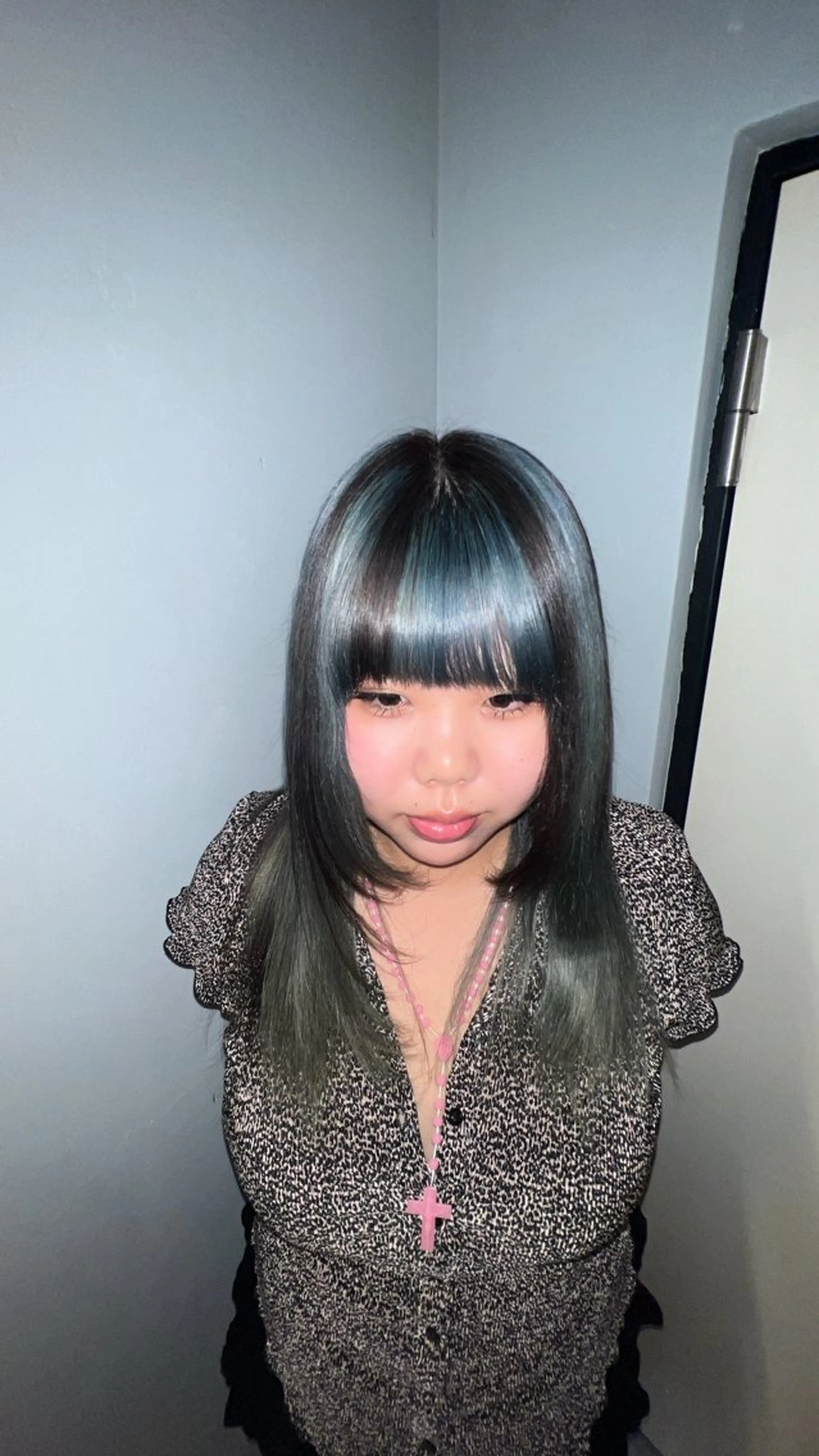 ロング カラー デザインカラー 顔まわりレイヤー 顔周りカット レイヤーカット 個性的カラー ☆≡ねねのヘアスタイル