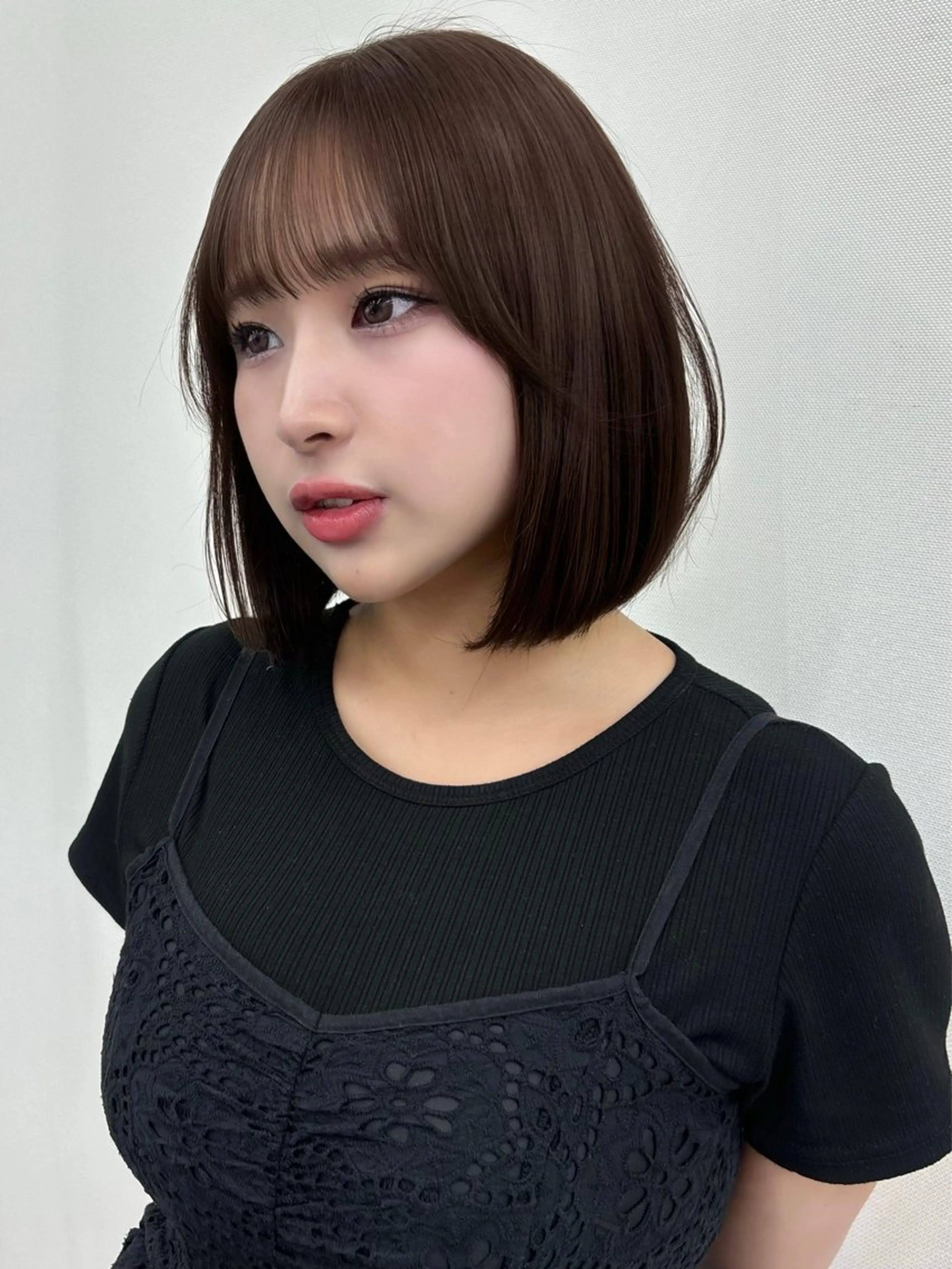 ミディアム 顔まわりレイヤー 顔周りカット ハッシュカット 髪質改善 韓国風ヘア 岡田 聖蘭のヘアスタイル