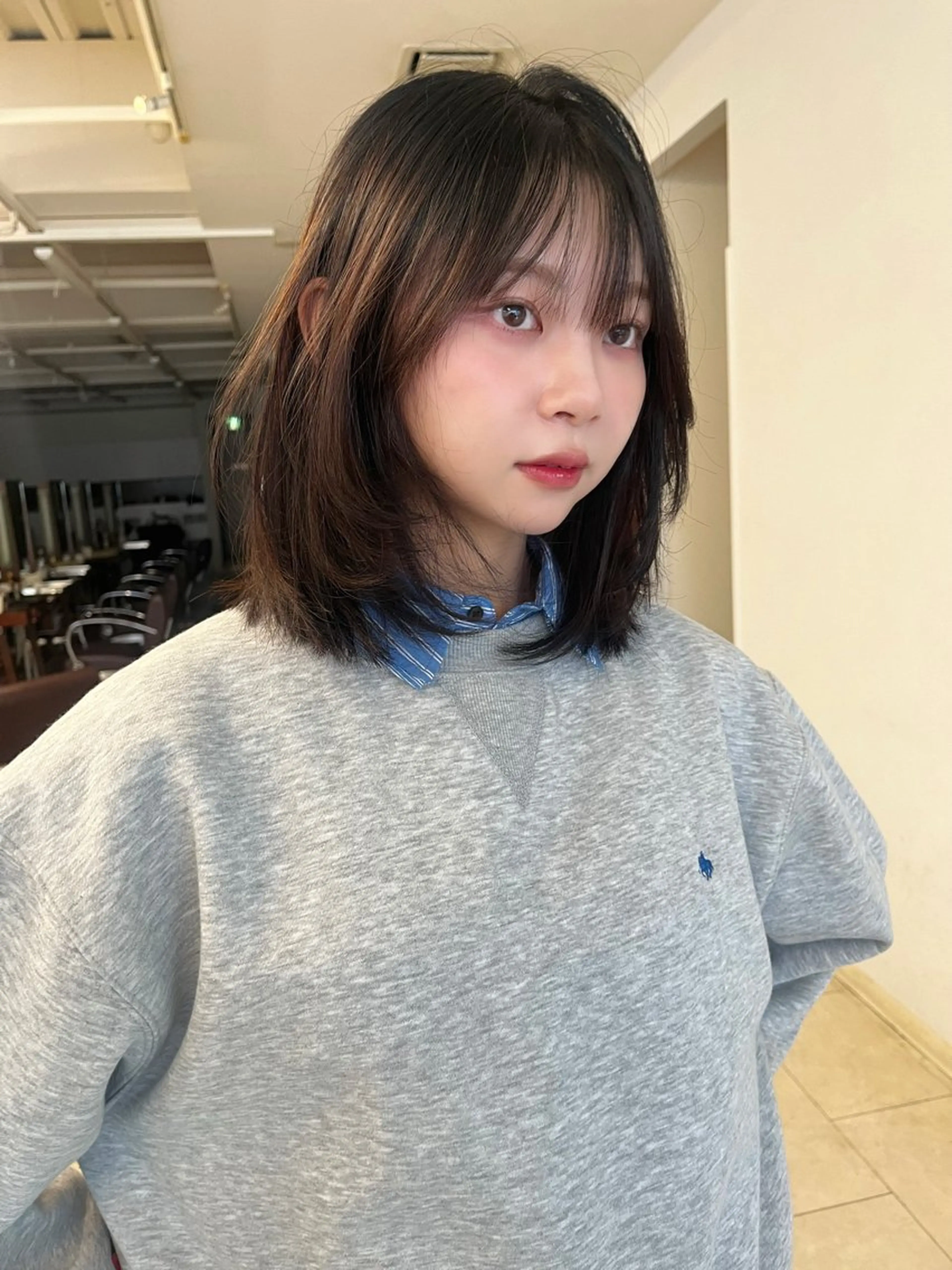 ミディアム 顔まわりレイヤー レイヤーカット yura /レイヤーカットのヘアスタイル