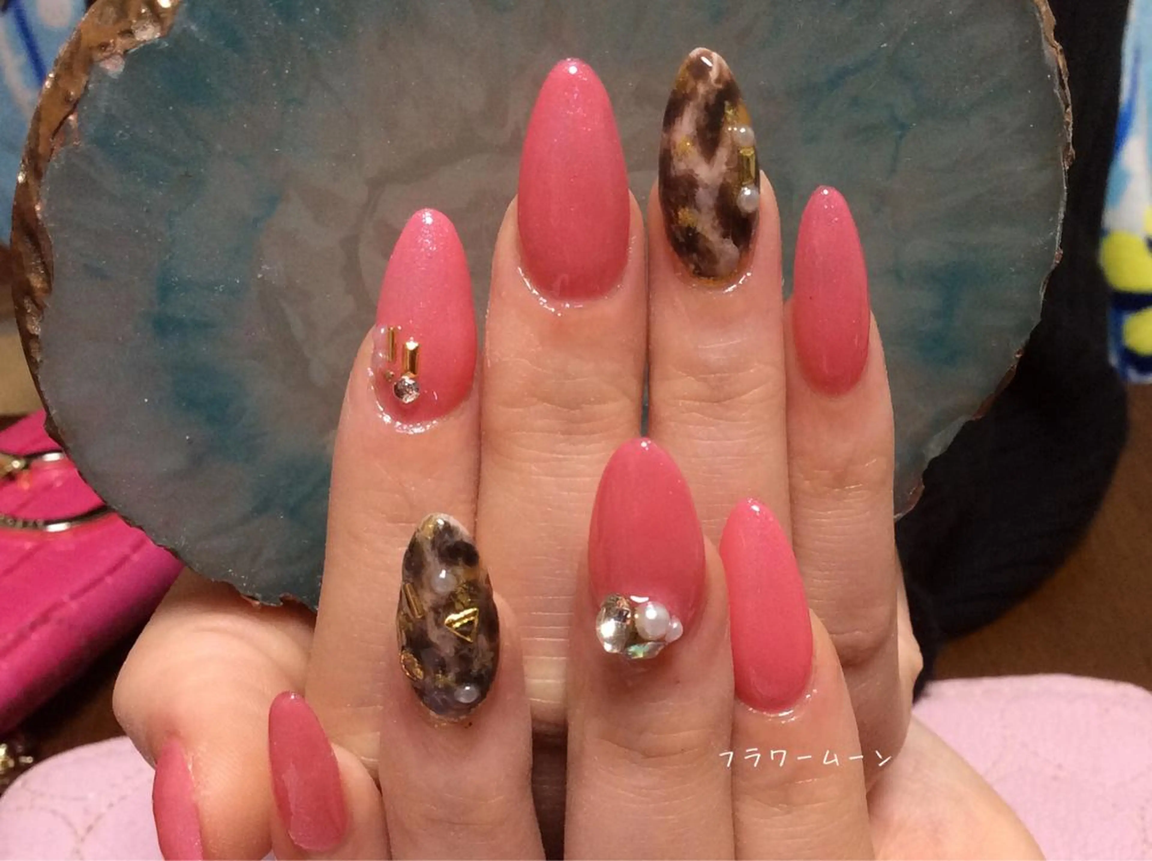 ネイル フラワー ムーンのネイルデザイン