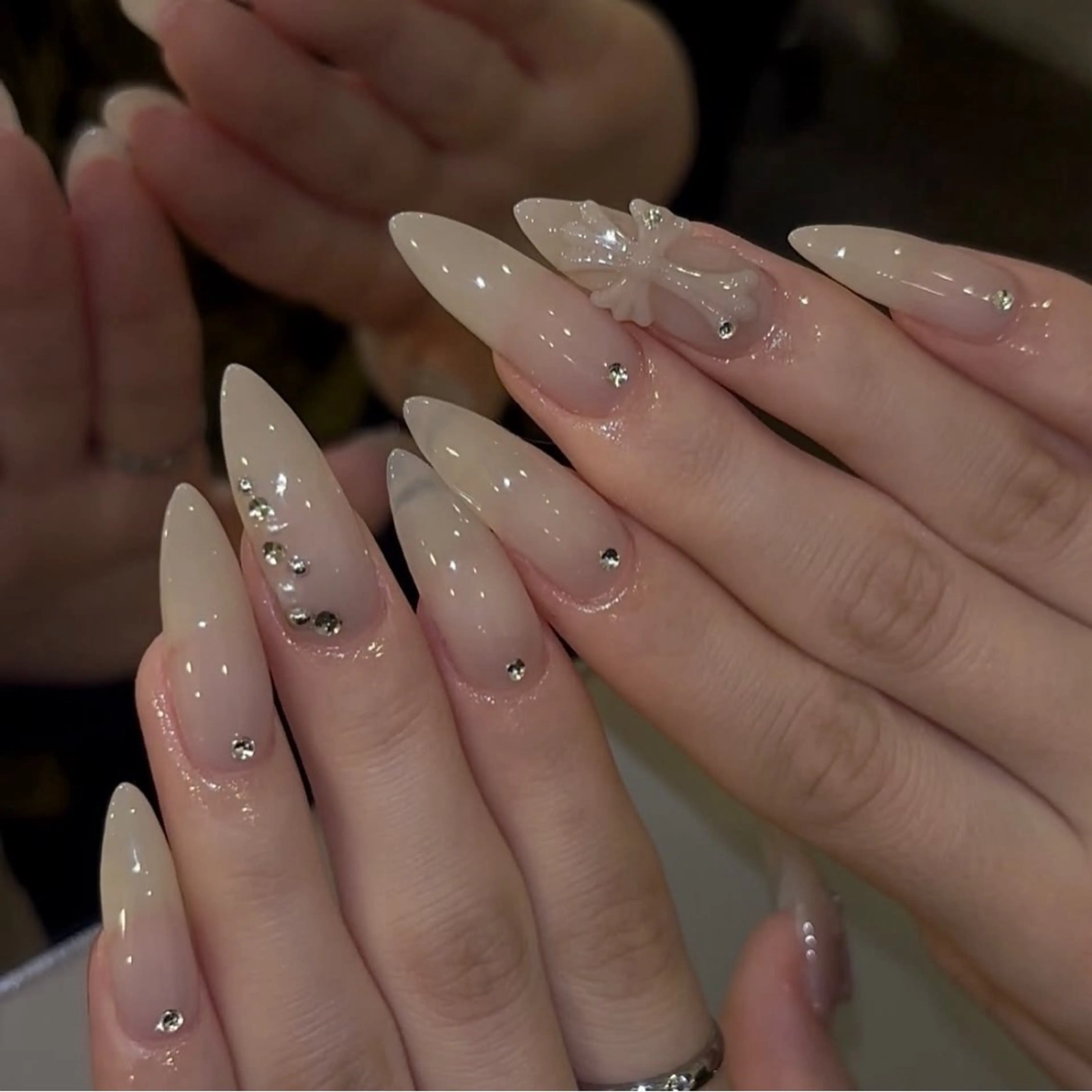 ネイル フレンチネイル キラキラネイル 韓国ネイル シンプルネイル ワンホンネイル ハンドネイル MEI Nailのネイルデザイン