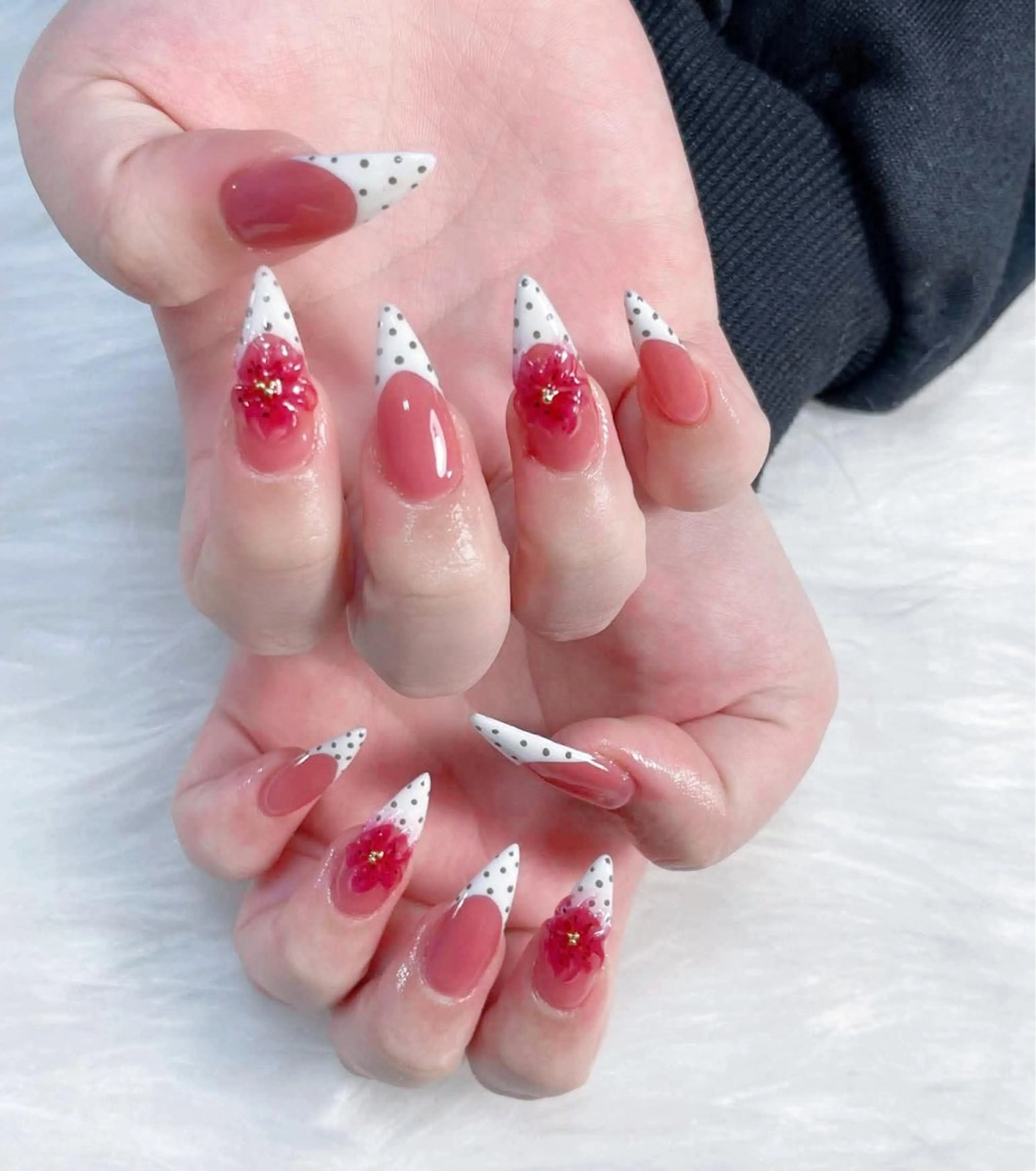 ネイル 長さ出し フレンチネイル グラデーション キラキラネイル 韓国ネイル ハンドネイル Hana Nail Salonのネイルデザイン
