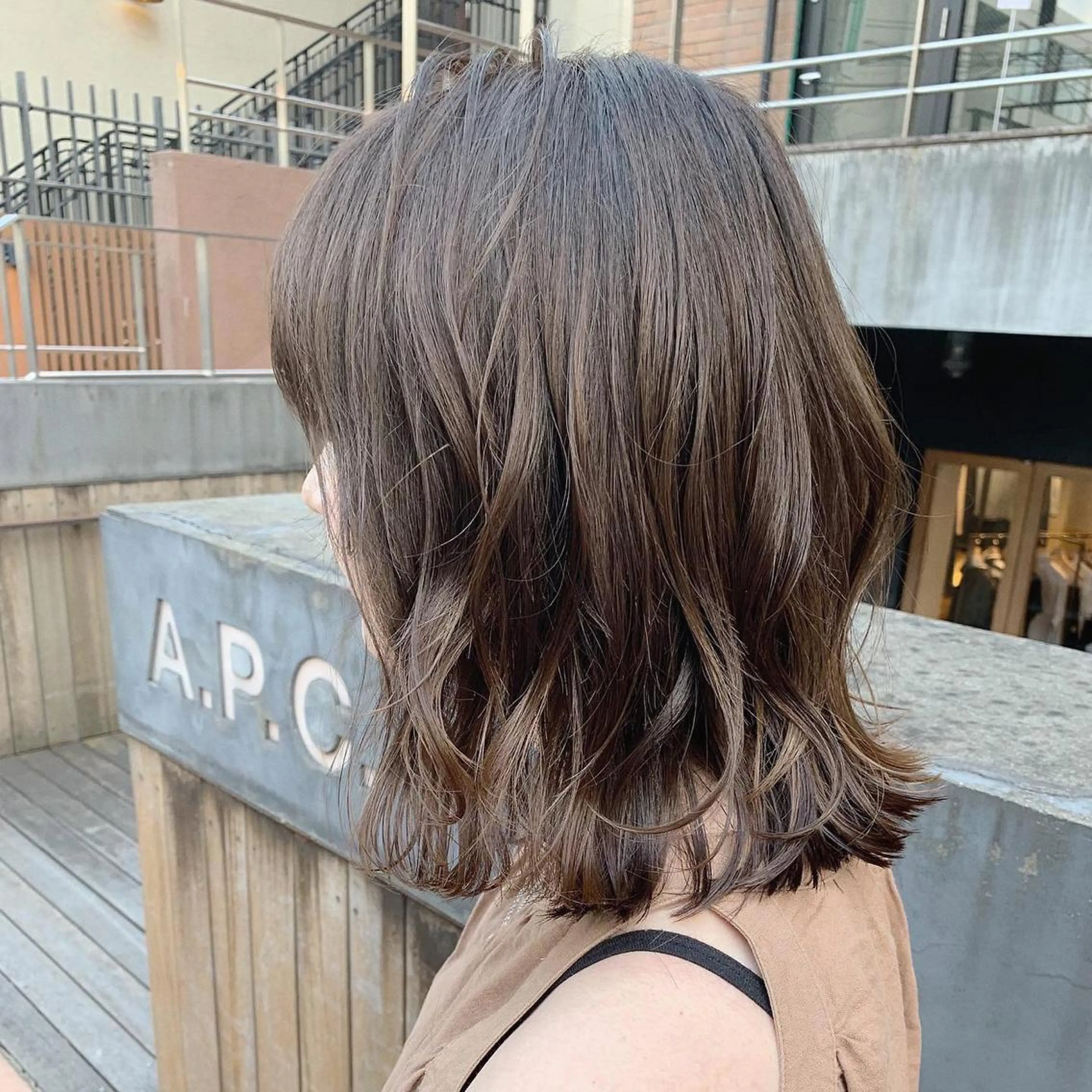 ミディアム カラー パーマ ヘアアレンジ ミディアムパーマ トリートメント 松田 亮葉のヘアスタイル