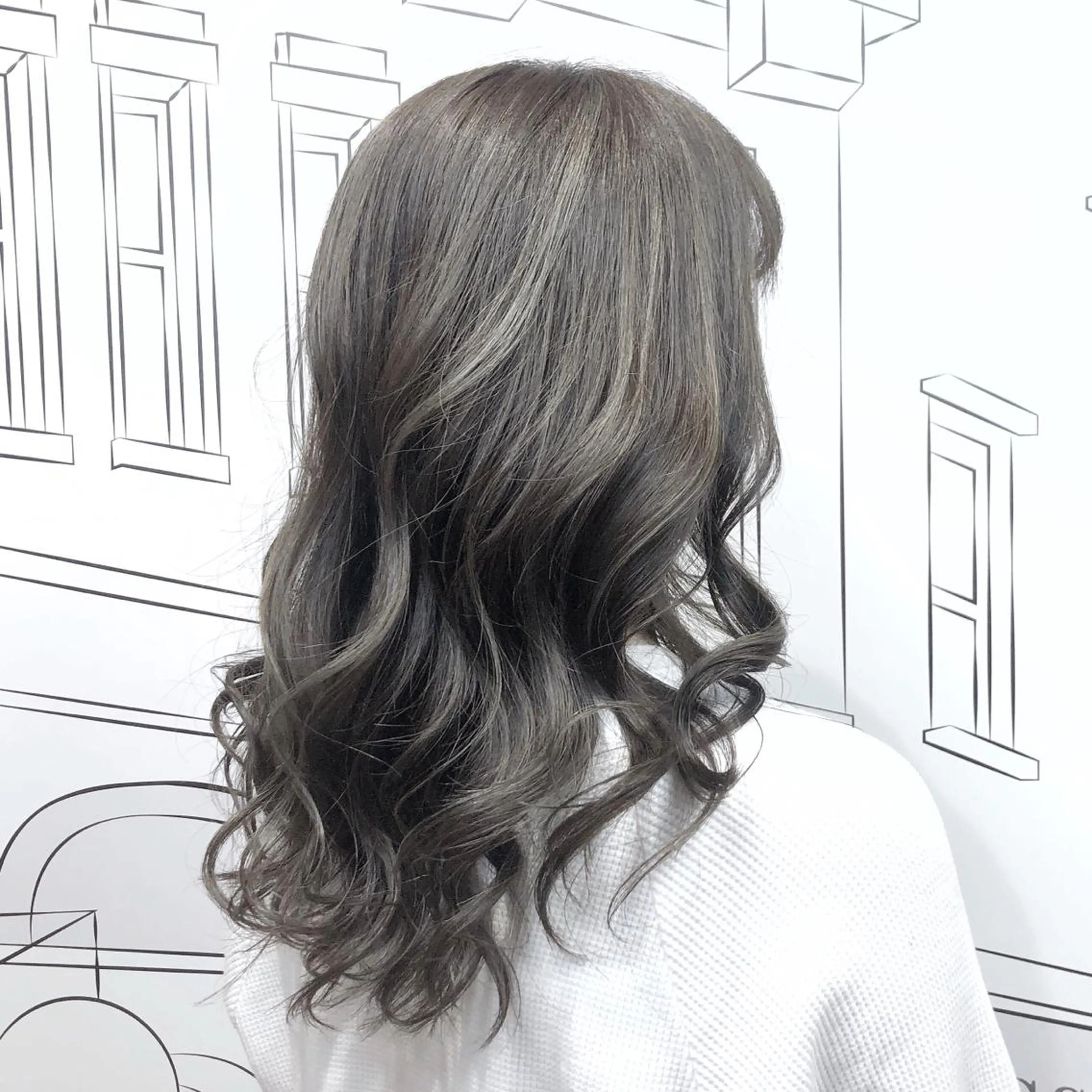 セミロング カラー ハイライトカラー ハイライト TOMOKA 艶髪/透明感カラーのヘアスタイル