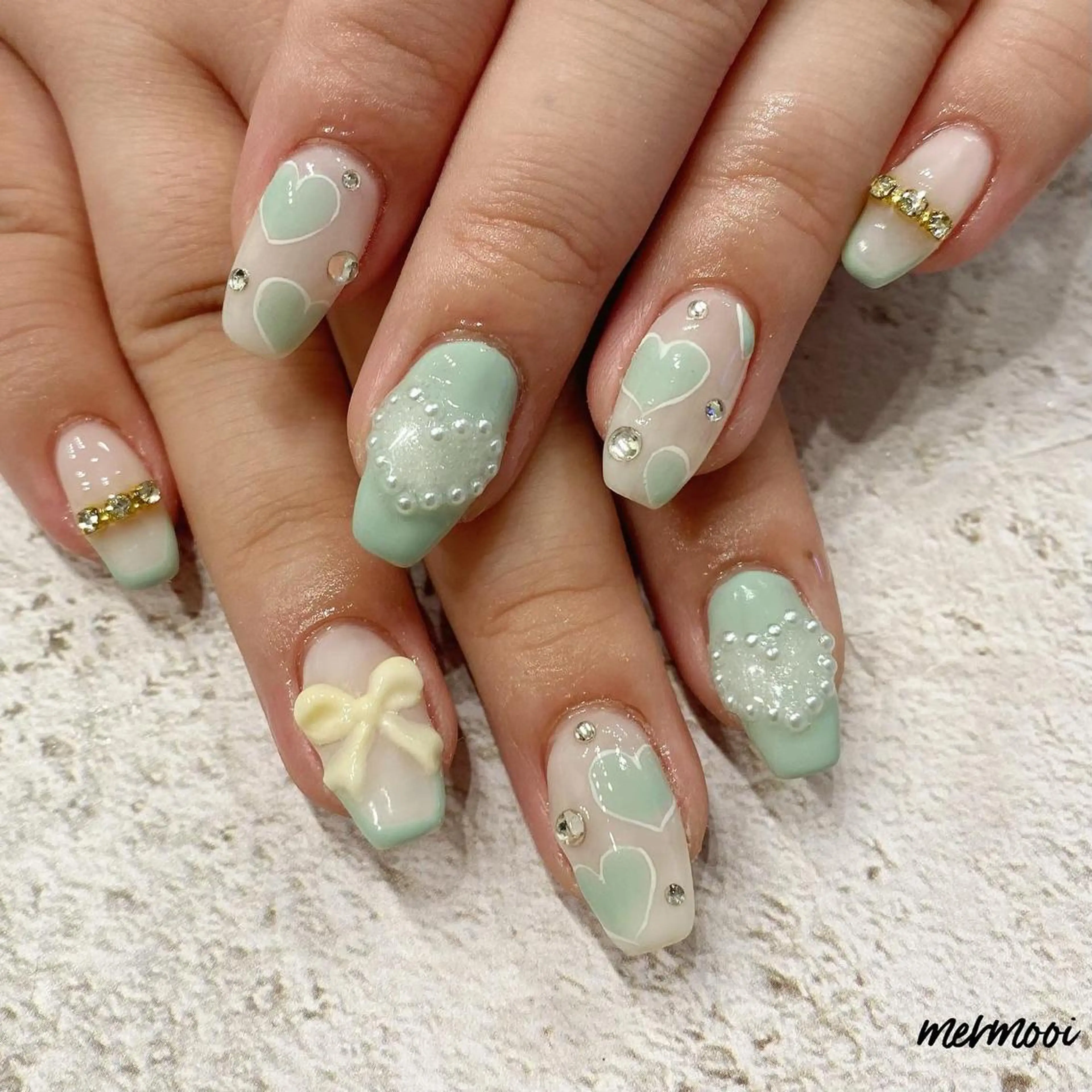 ネイル グリーン ハート キラキラネイル 韓国ネイル ロングネイル melumooi nailのネイルデザイン
