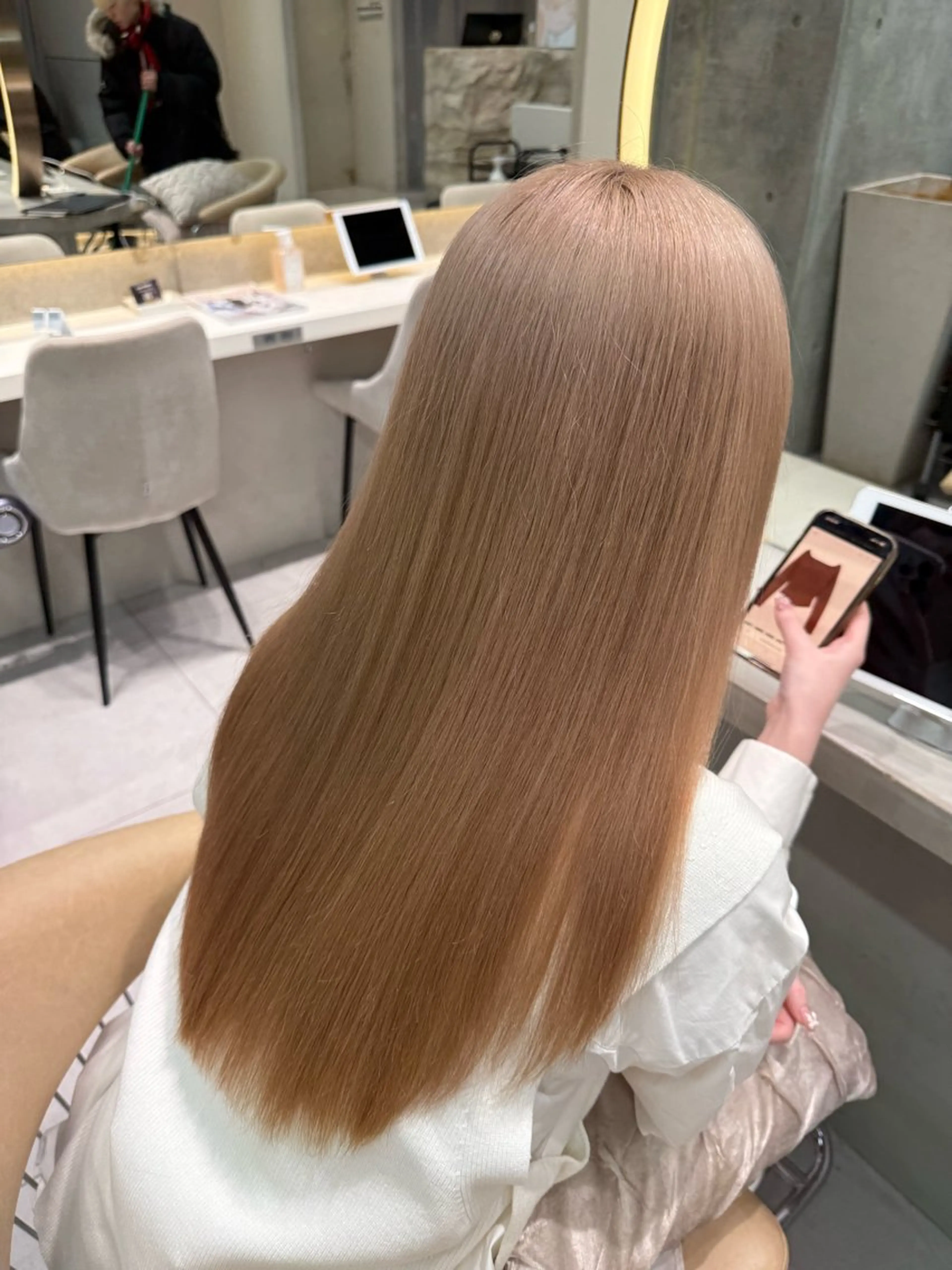 ロング カラー ヘアカラー shion 透明感カラーのヘアスタイル