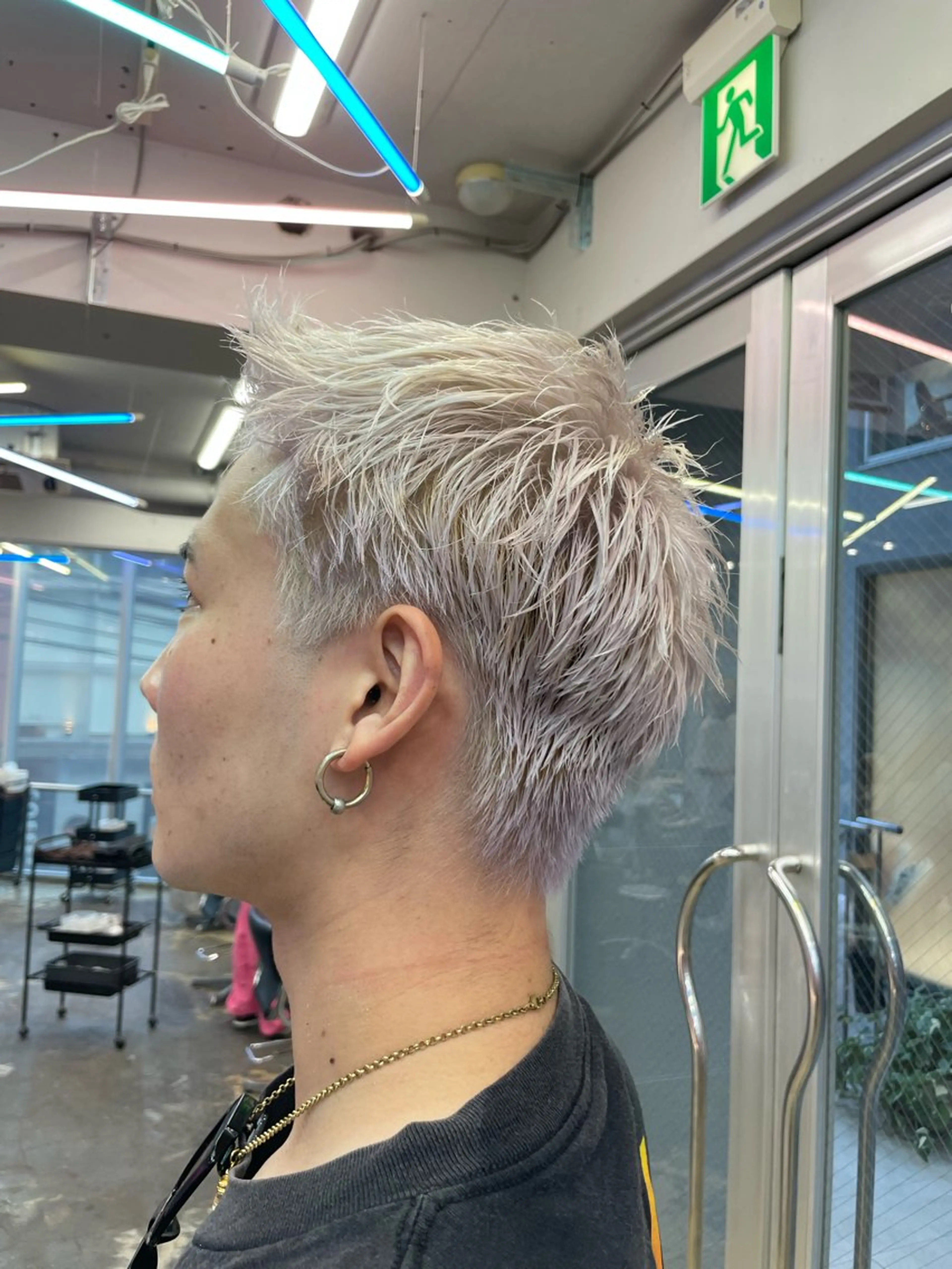 ショート カラー カット ヘアカラー トリートメント ヘアセット ザクザクレイヤー 🍀/ブリーチ/小田のヘアスタイル