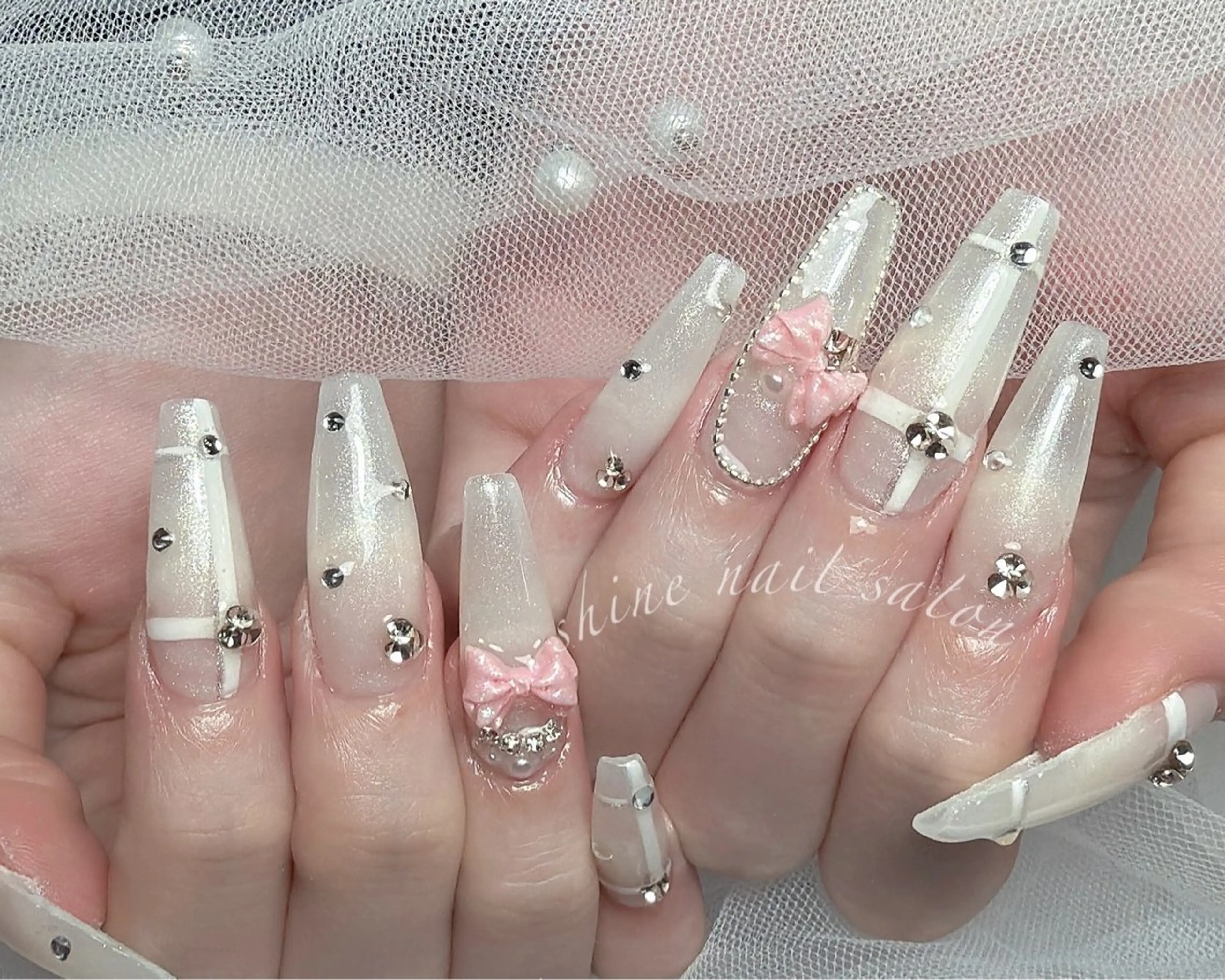 ネイル shineジェル& チップ長さだしのネイルデザイン