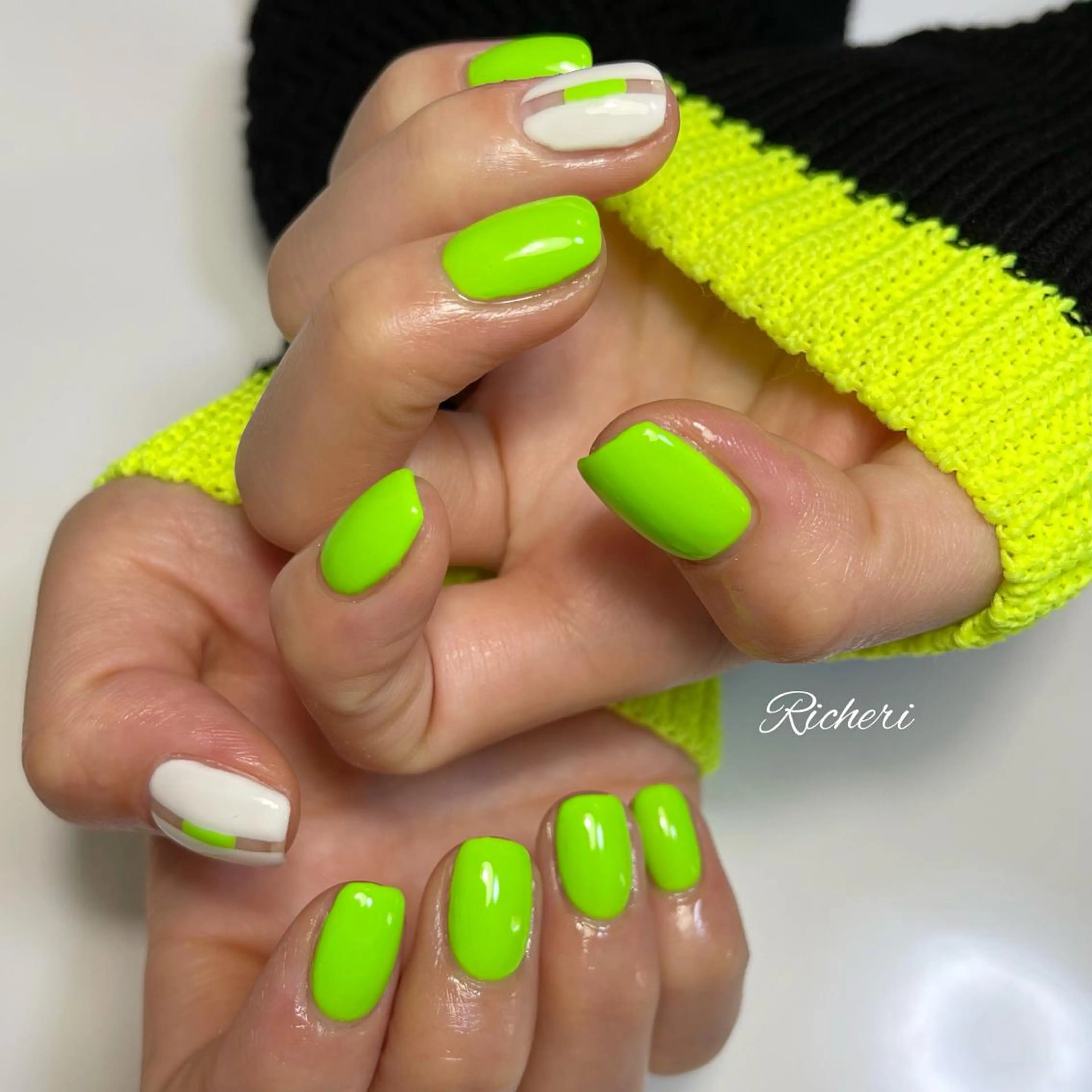 ミディアム ネイル イエローカラー 黄色 richeri beautyのエステ・リラクイメージ