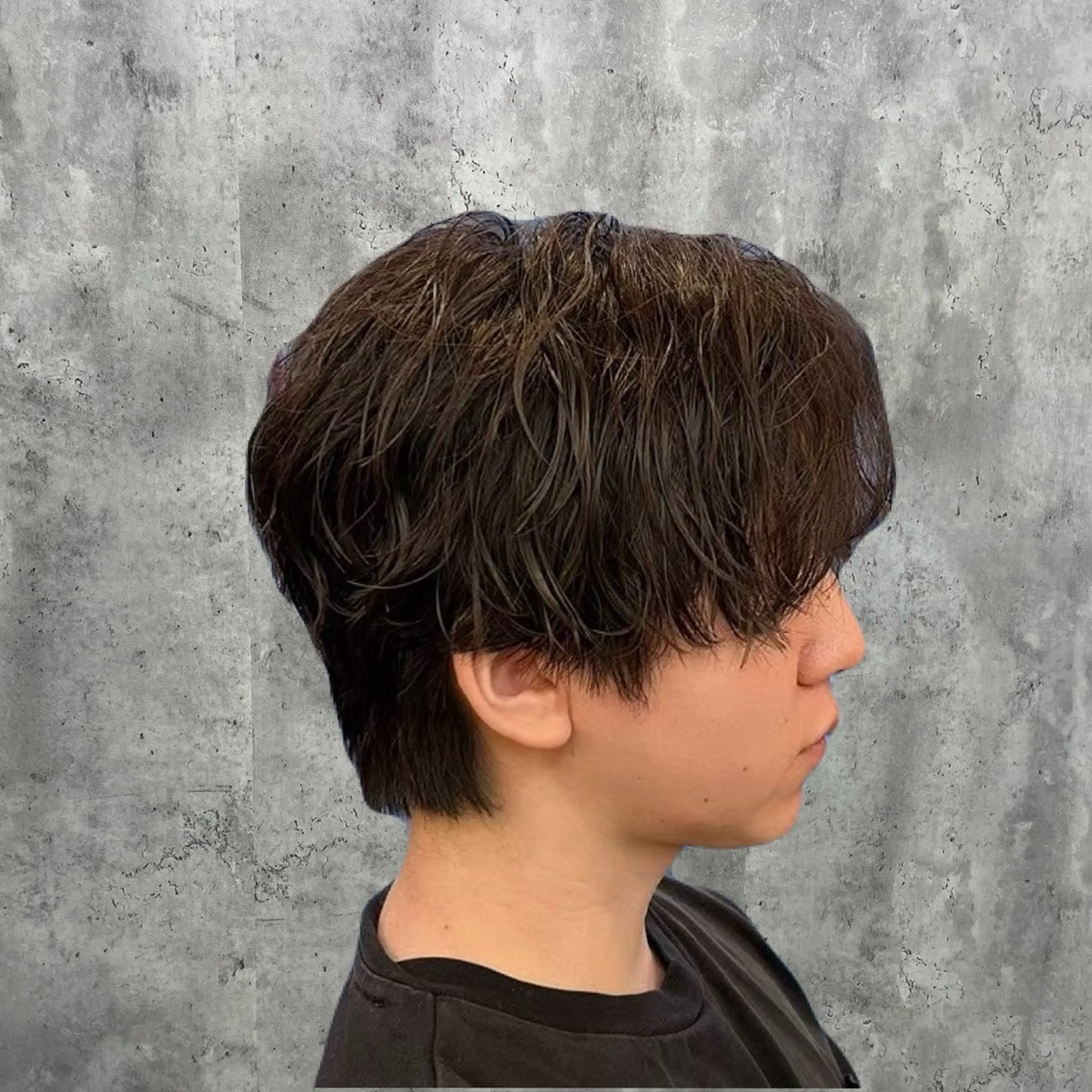 ショート パーマ メンズ メンズパーマ カット パーマ 韓国メンズヘア/ 毛流れヘア　須田龍世のヘアスタイル