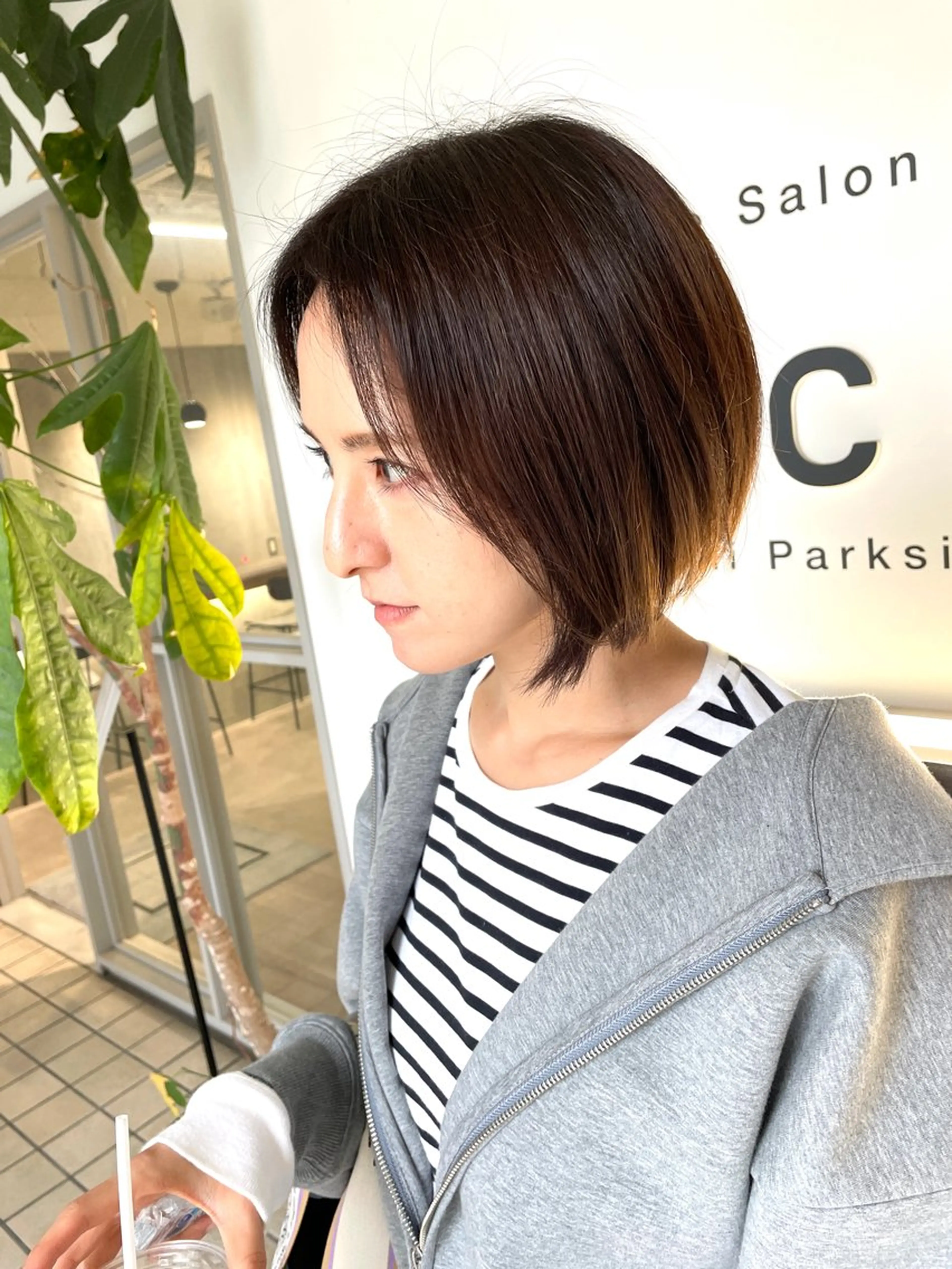 ショート カラー 切りっぱなしボブ アッシュ アッシュブラウン ブラウンカラー ボブ カット ヘアカラー トリートメント 末石 智のヘアスタイル