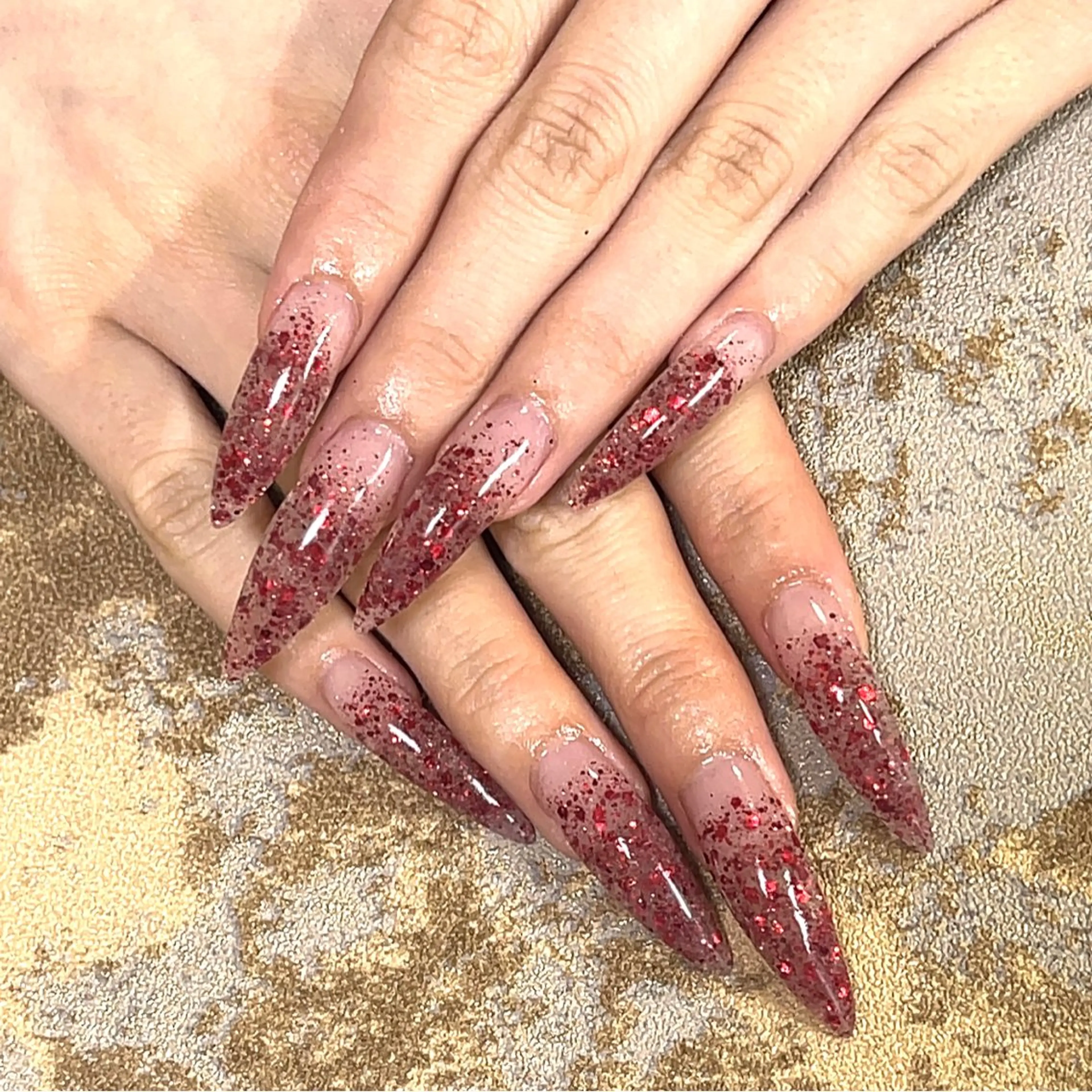 ネイル ラメ(グリッター) ロングネイル 赤色 plaisir プレジールネイルのネイルデザイン