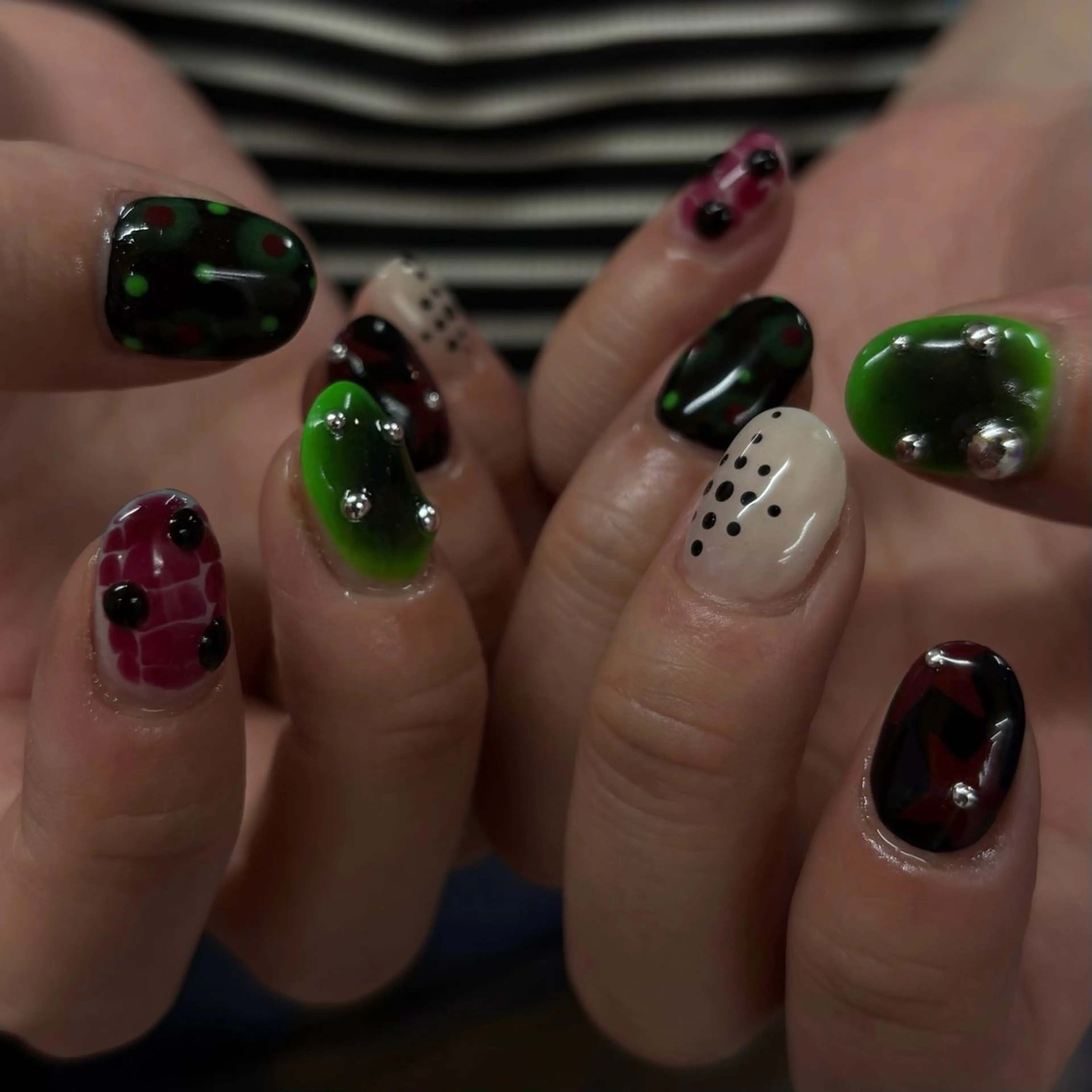 ネイル ハンドネイル フットネイル yuri / 個性派nailのネイルデザイン