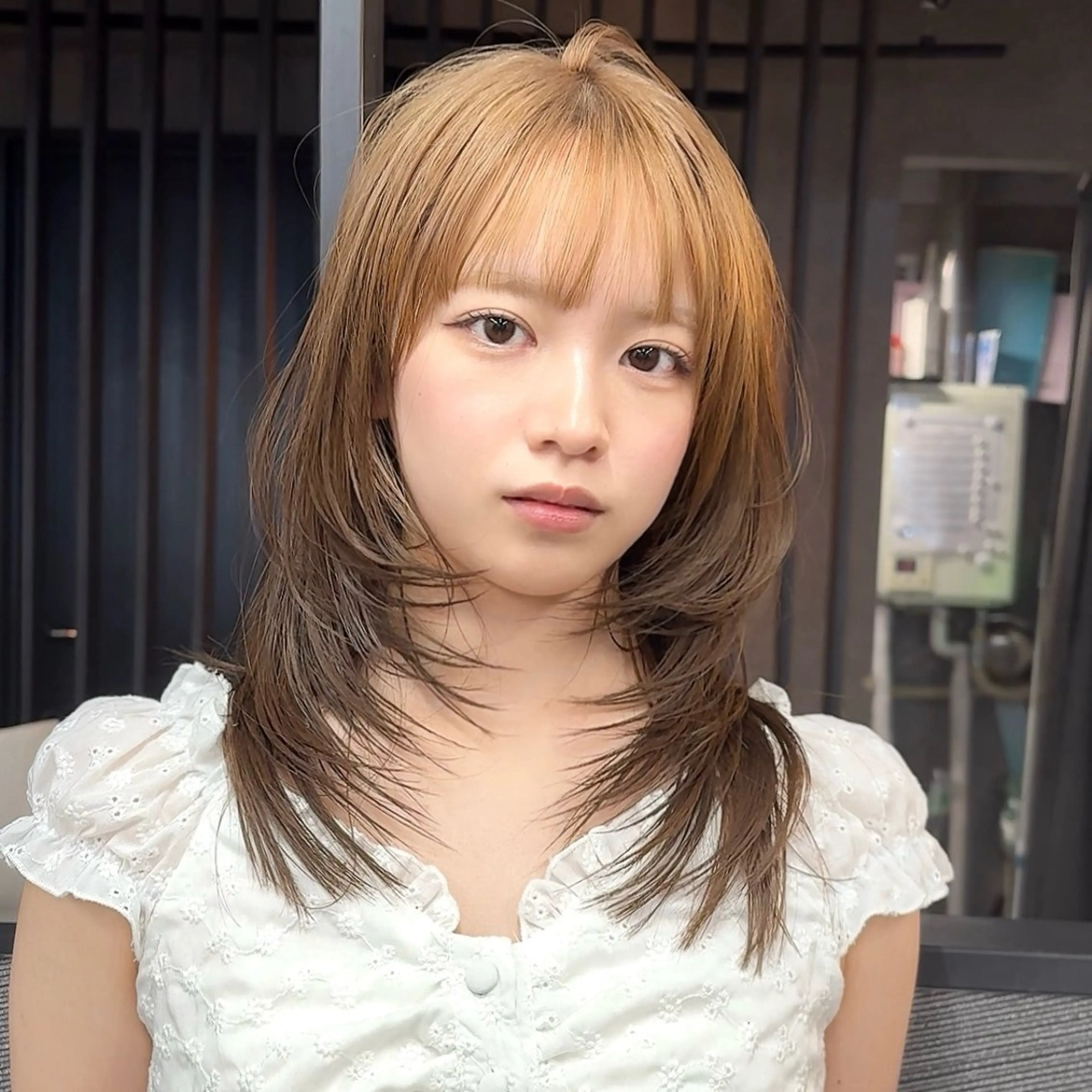 セミロング カラー カット ヘアカラー トリートメント ハイトーン/レイヤー カット岩田健斗/新宿のヘアスタイル