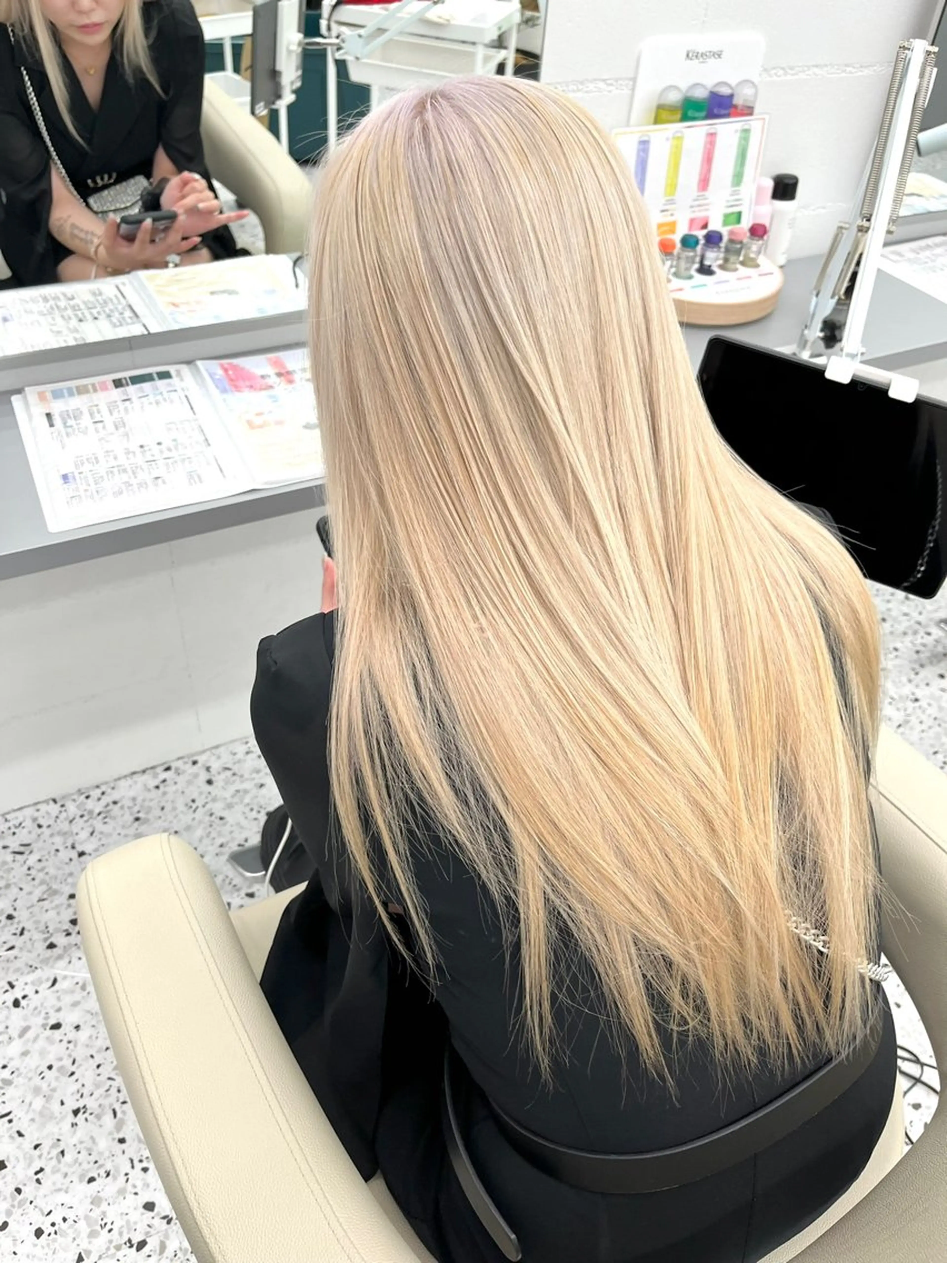 ロング カラー ベージュカラー ブリーチ ハイトーンカラー ホワイトベージュ トリートメント 小田 輝太郎/ブリーチのヘアスタイル