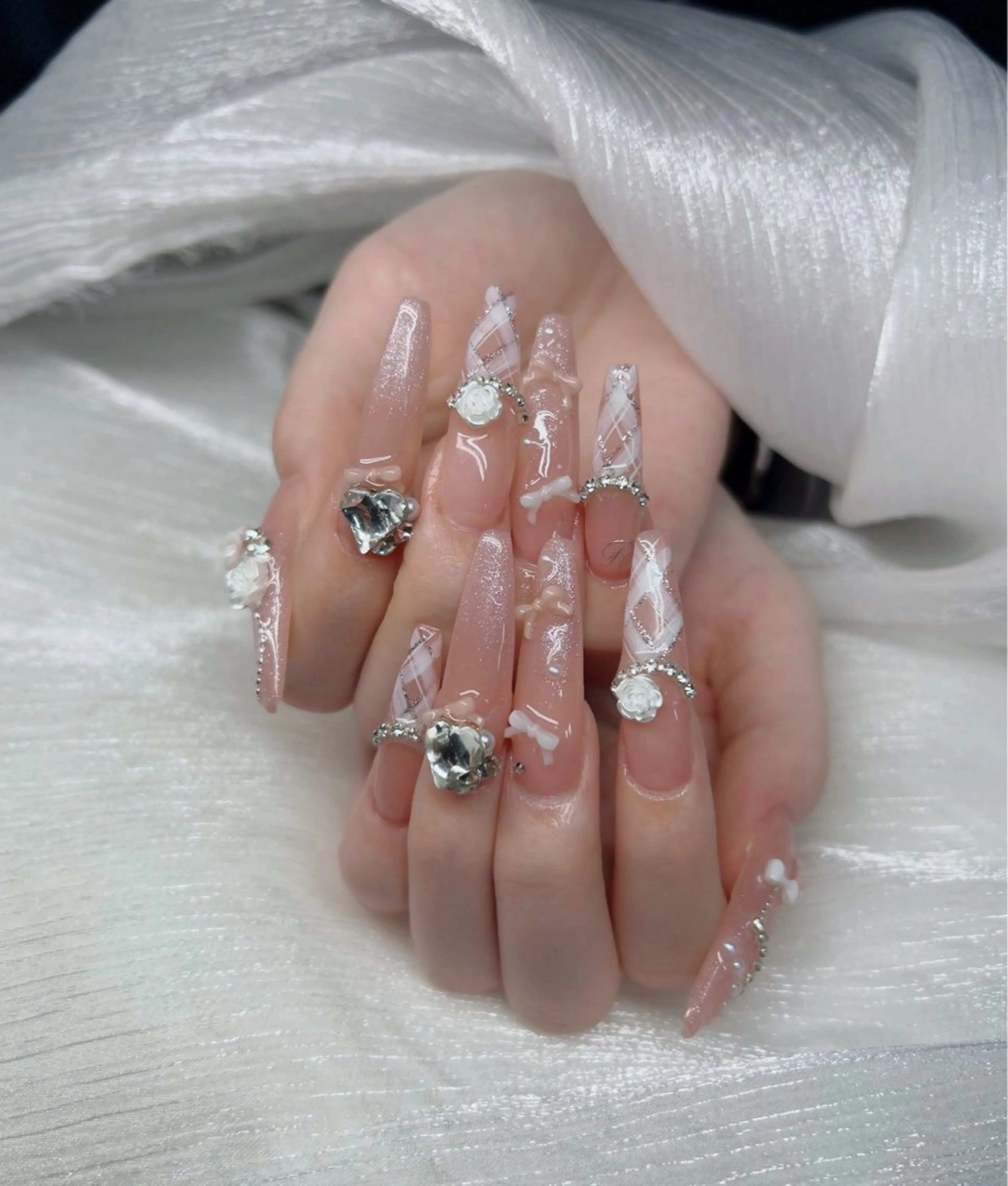 ネイル アートネイル オーロラネイル チークネイル 長さ出し フットネイル Chan nailsのネイルデザイン