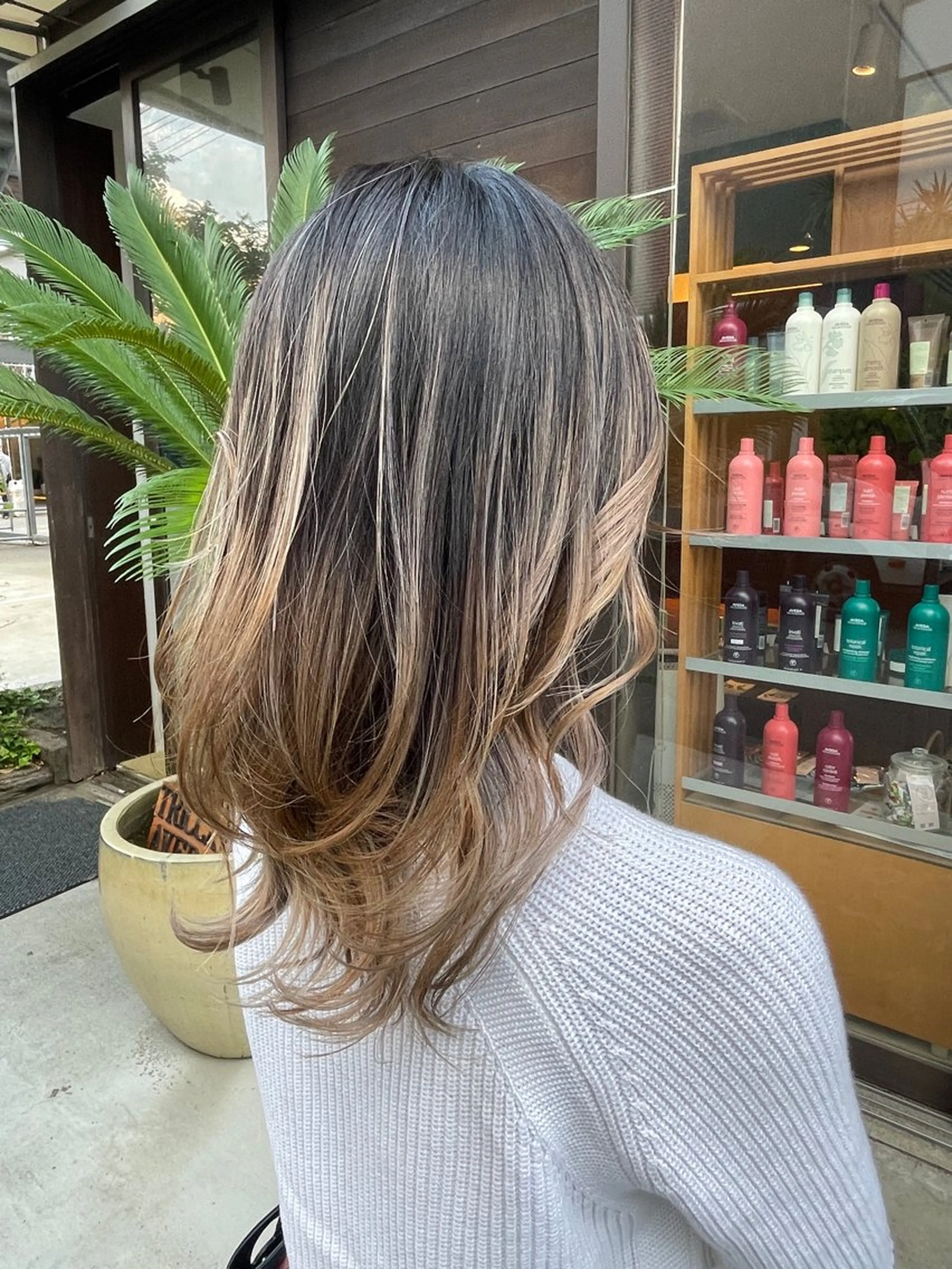 ミディアム カラー バレイヤージュ ハイライトカラー ハイライト レイヤーカット tricca  AVEDA所属・Ishii Tsuyoshiのヘアスタイル