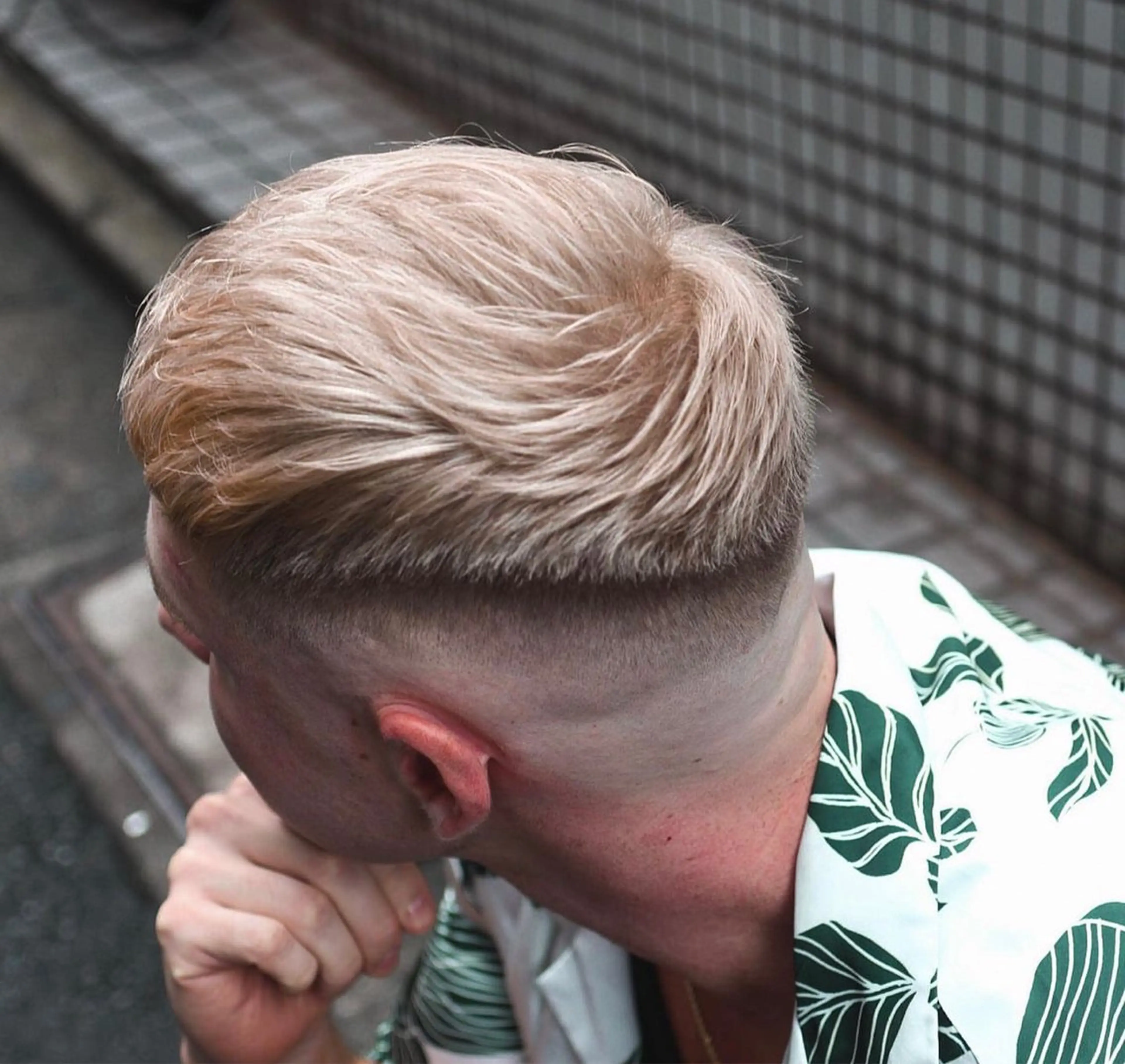 ショート カラー パーマ メンズ メンズブリーチ フェードカット カルマパーマ メンズメッシュ モヒカン 💈men's💈 satoru中目黒のヘアスタイル