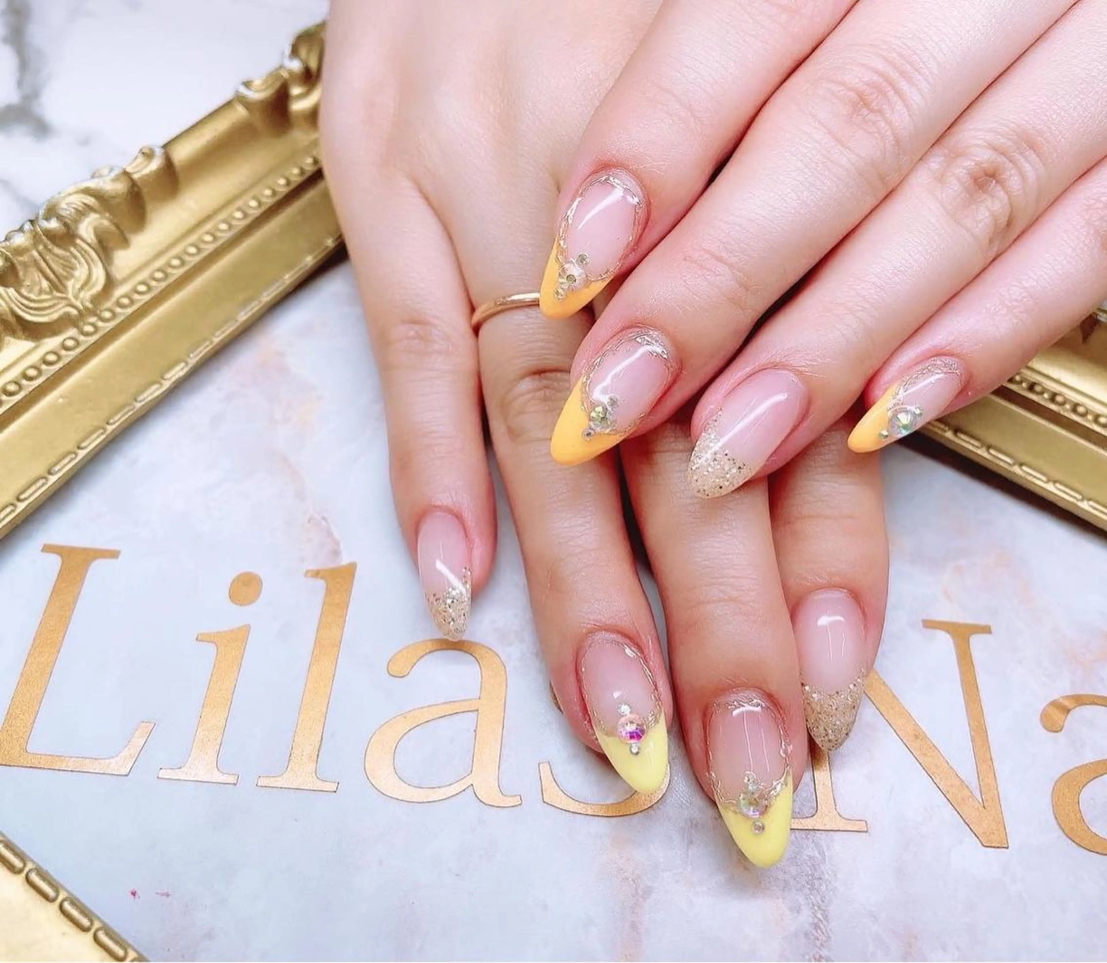 ネイル フラワーネイル フレンチネイル ジェルネイル ハードジェル キラキラネイル Lilas Nailのネイルデザイン