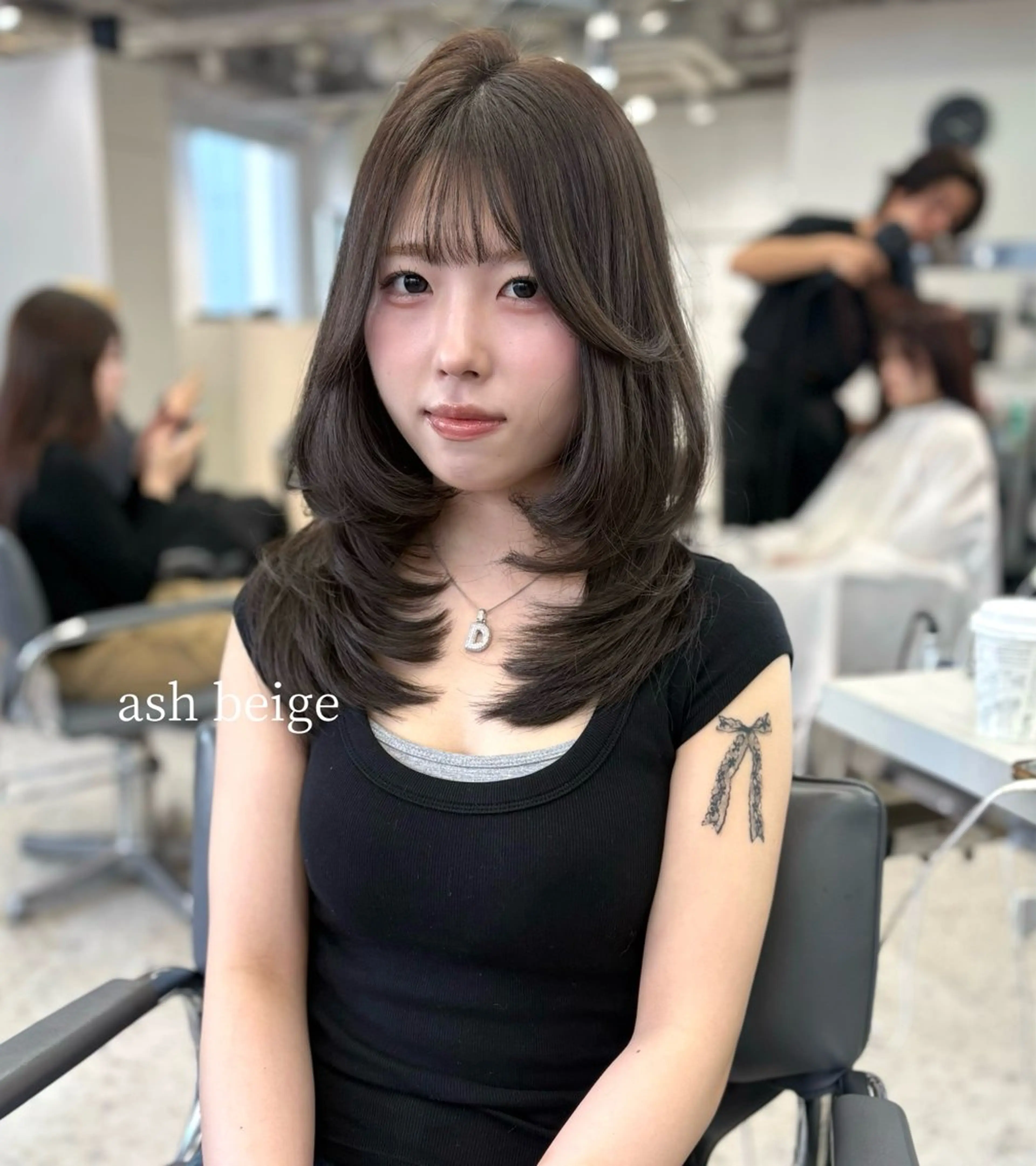 セミロング カラー アッシュ ベージュカラー 透明感カラー レイヤーカット カット ヘアカラー トリートメント MEI🎀つやカラー 🎀レイヤー🎀渋谷のヘアスタイル