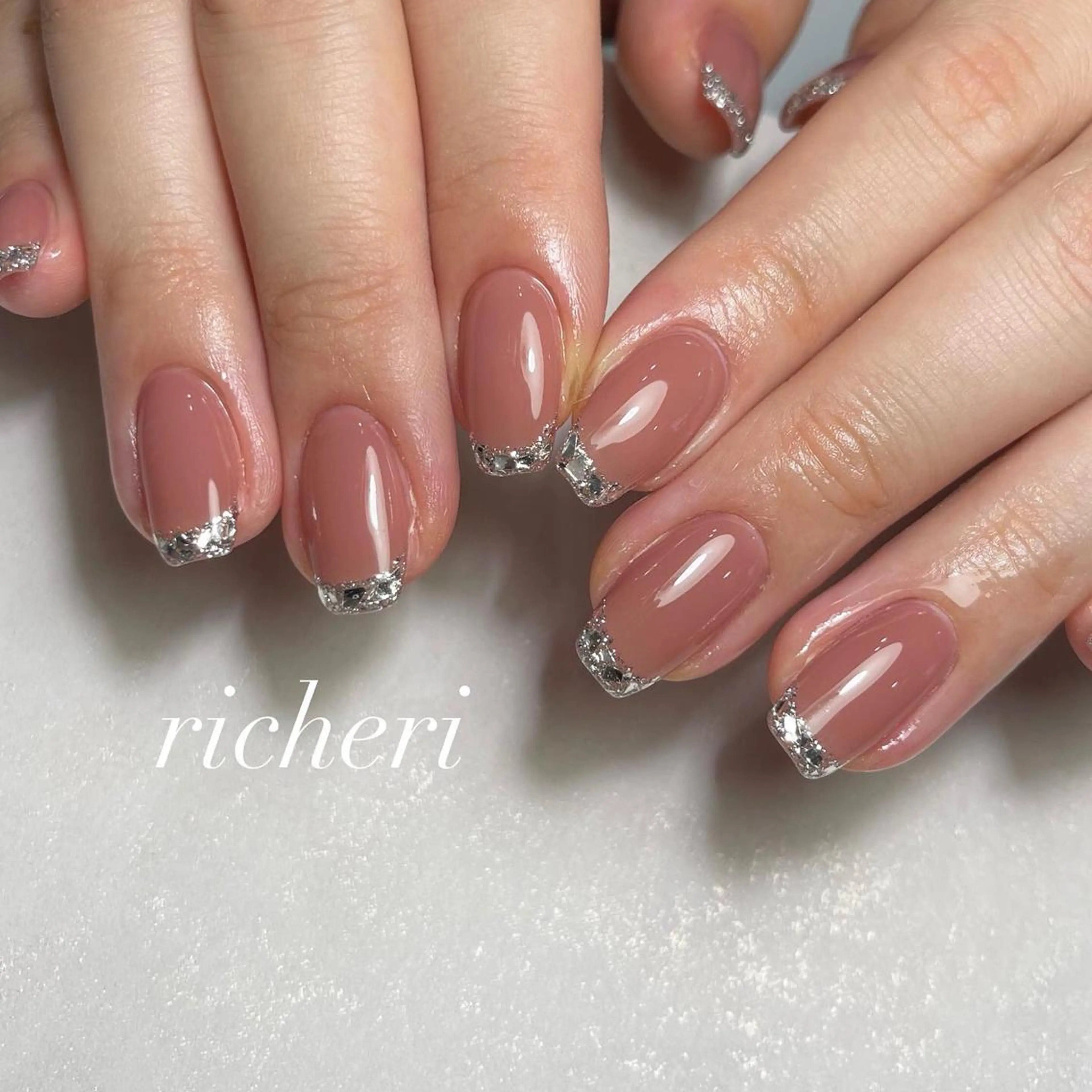 ミディアム ネイル 韓国風ヘア アートネイル フレンチネイル ジェルネイル ガラスフレンチ richeri beautyのエステ・リラクイメージ